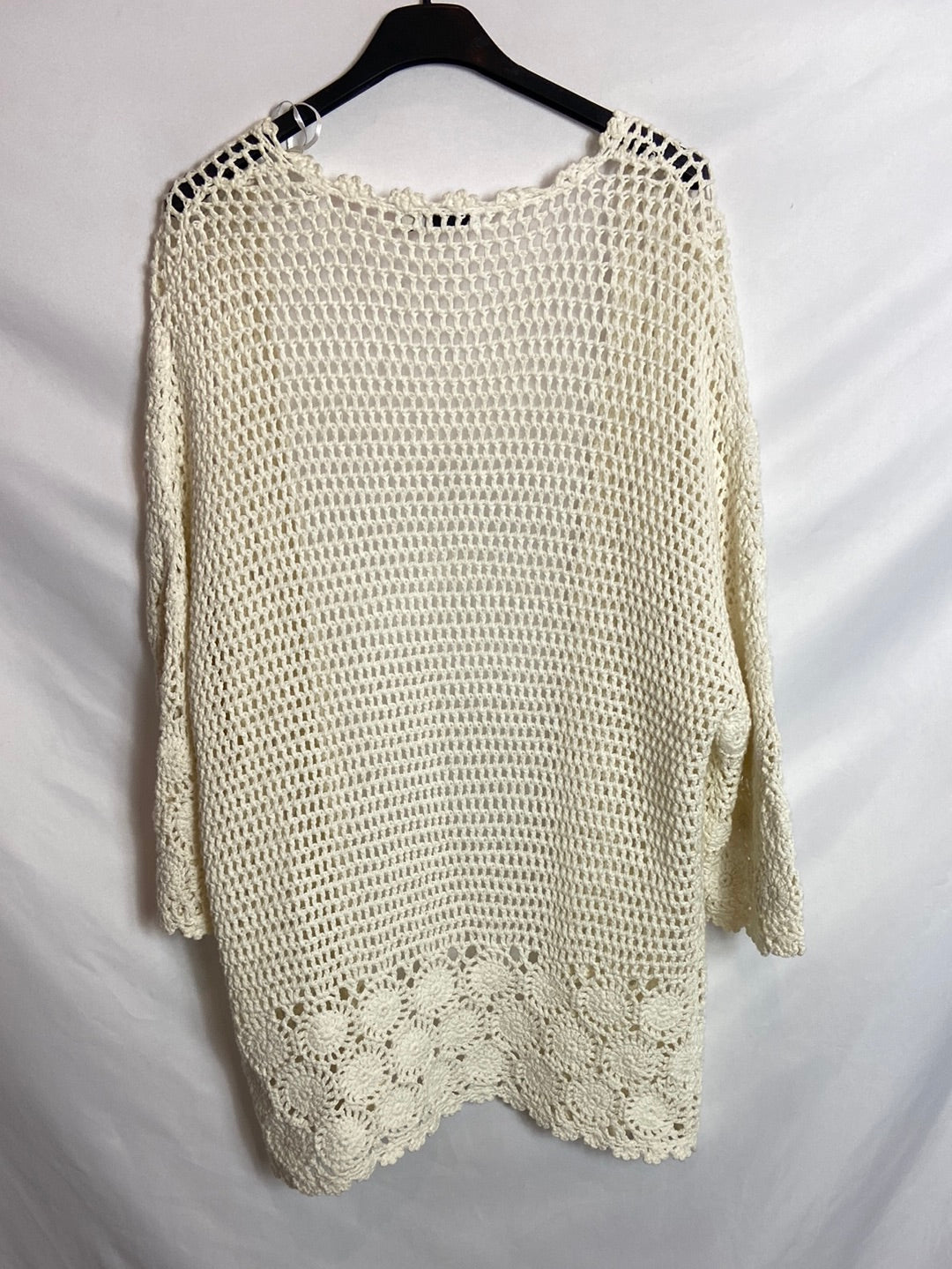 STRADIVARIUS. Chaqueta beige punto abierto T.M