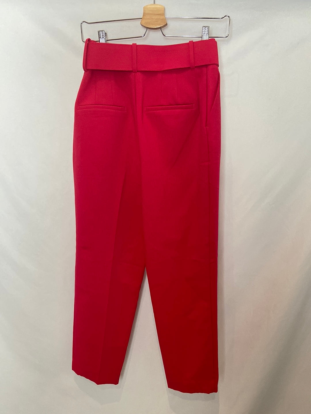 ZARA. Pantalón rosa detalle cinturón T.S