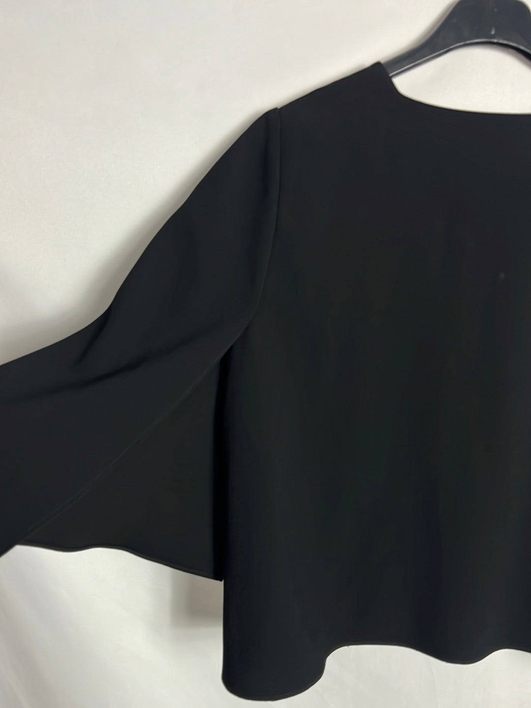 ZARA. Capa corta negra . T S