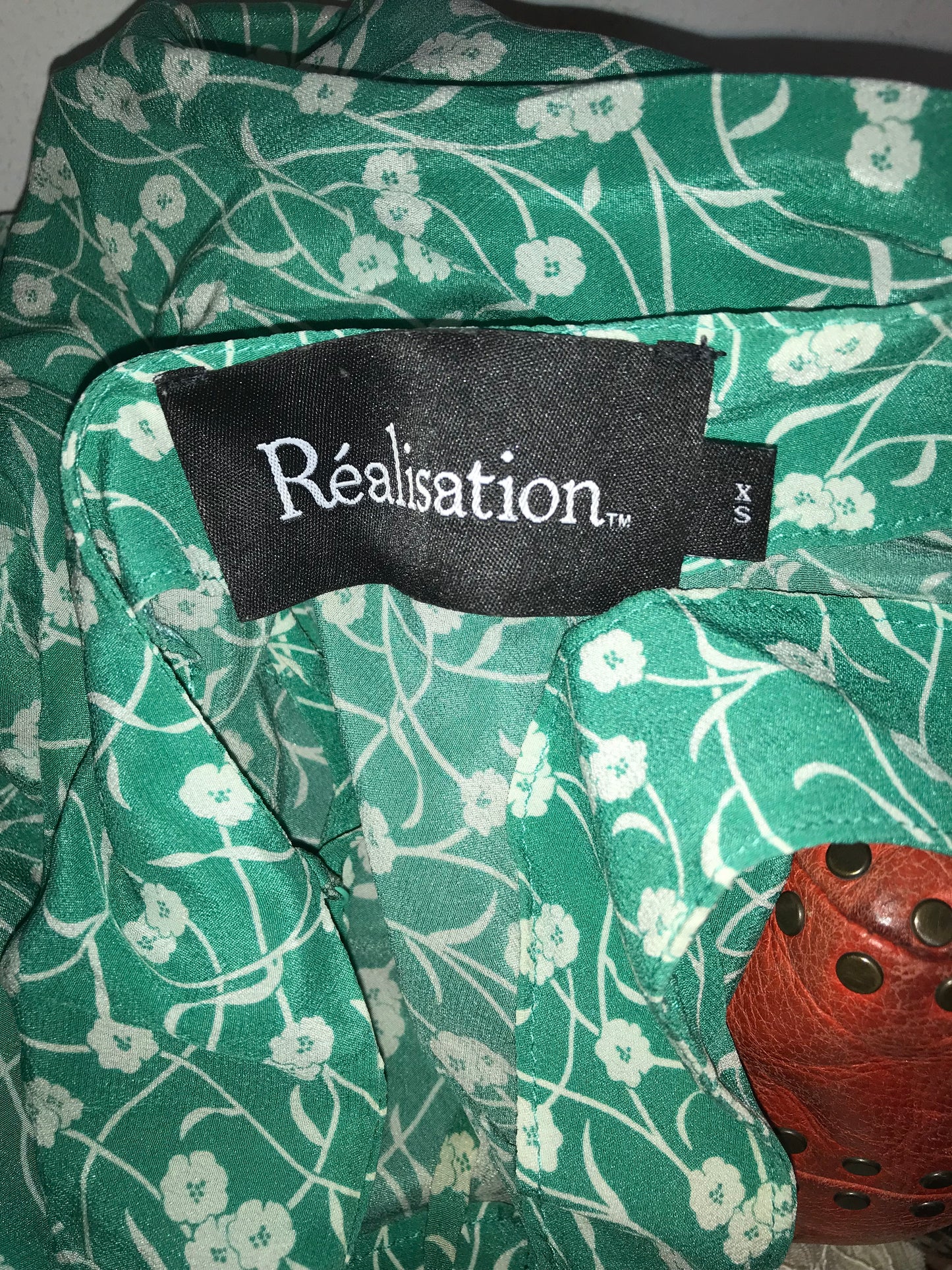 RÉALISATION. Vestido midi seda verde flores