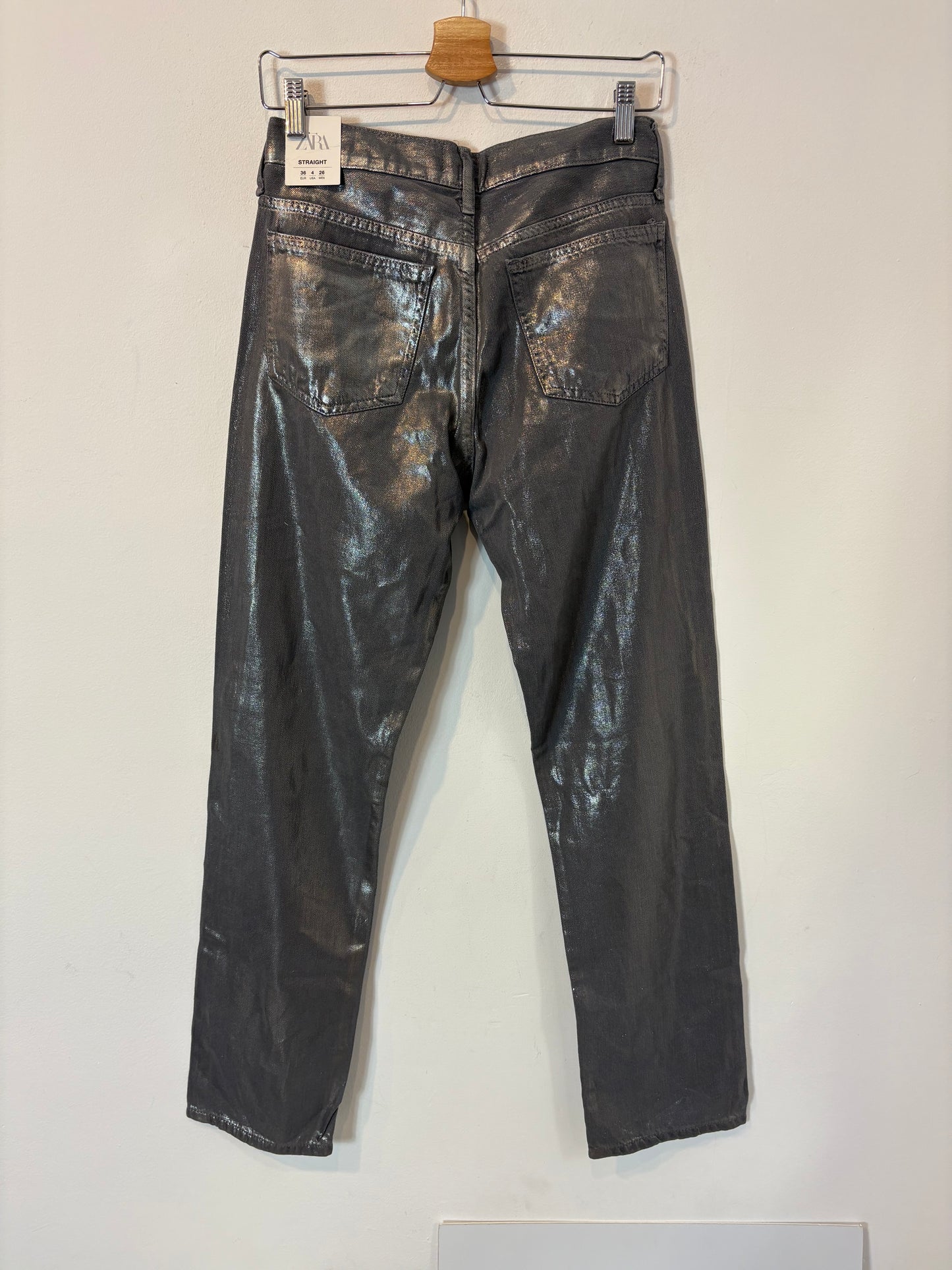 ZARA. Denim gris textura metalizada