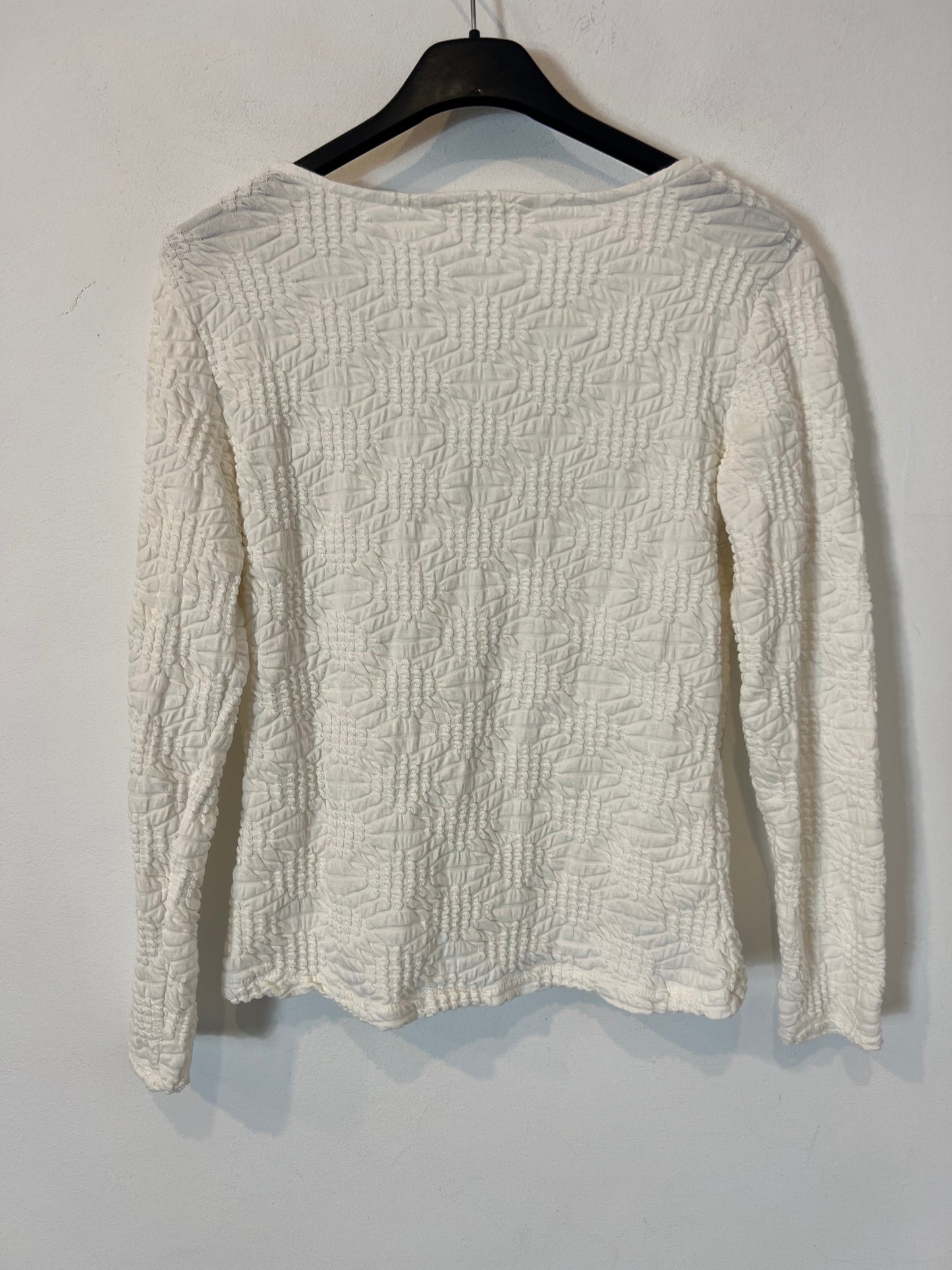 SLOWLOVE. White textured top. TM