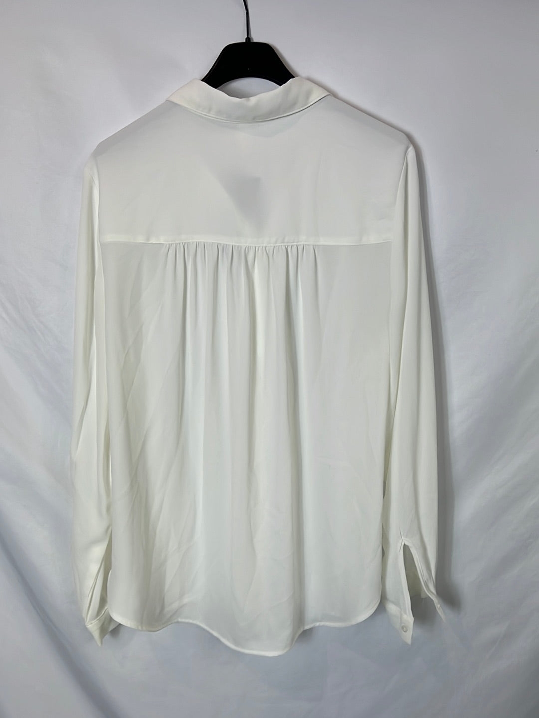 H&M. Blusa blanca fluida T.m