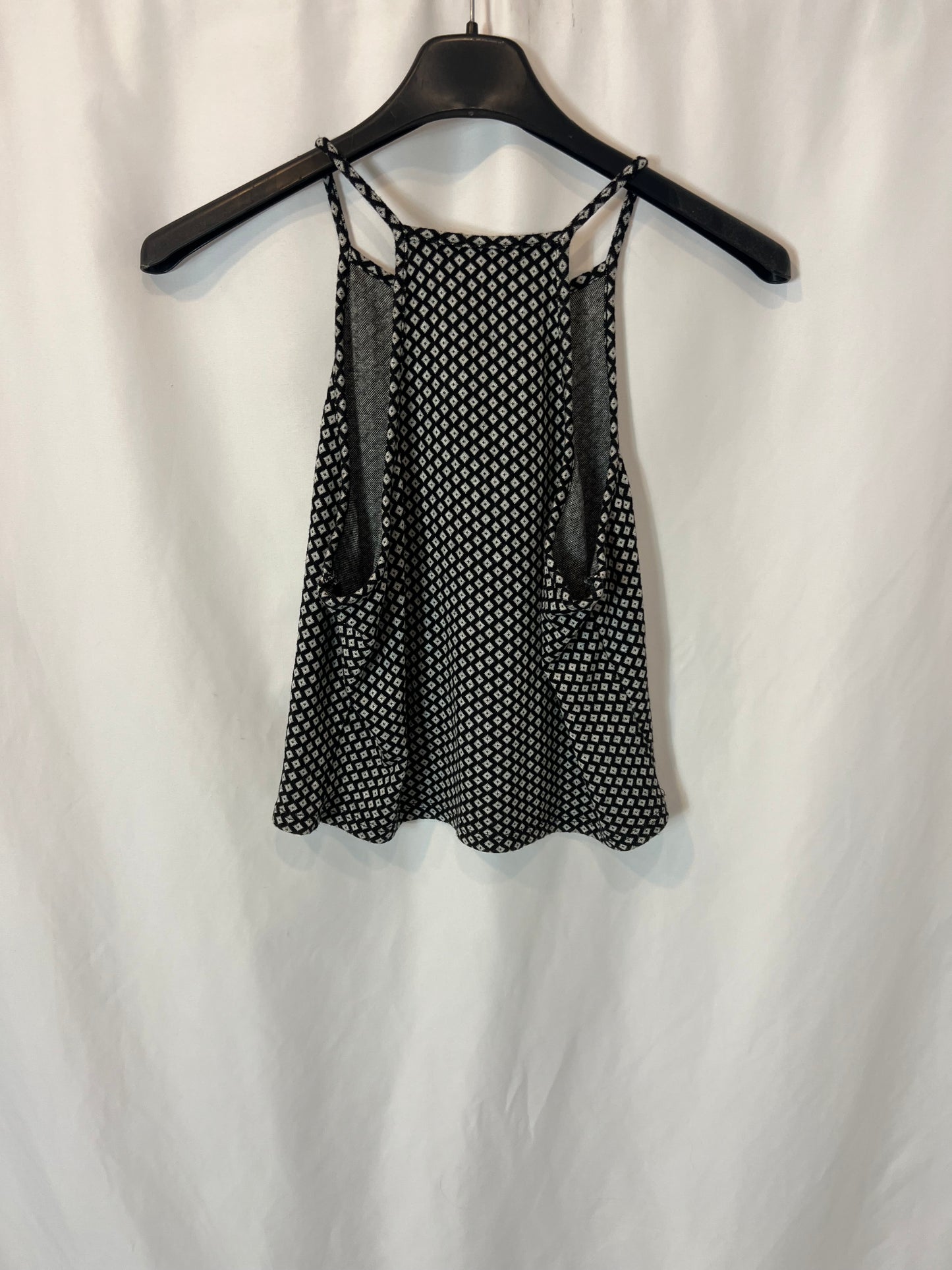 BRANDY MELVILLE. Crop top negro estampado. T U (S/M)