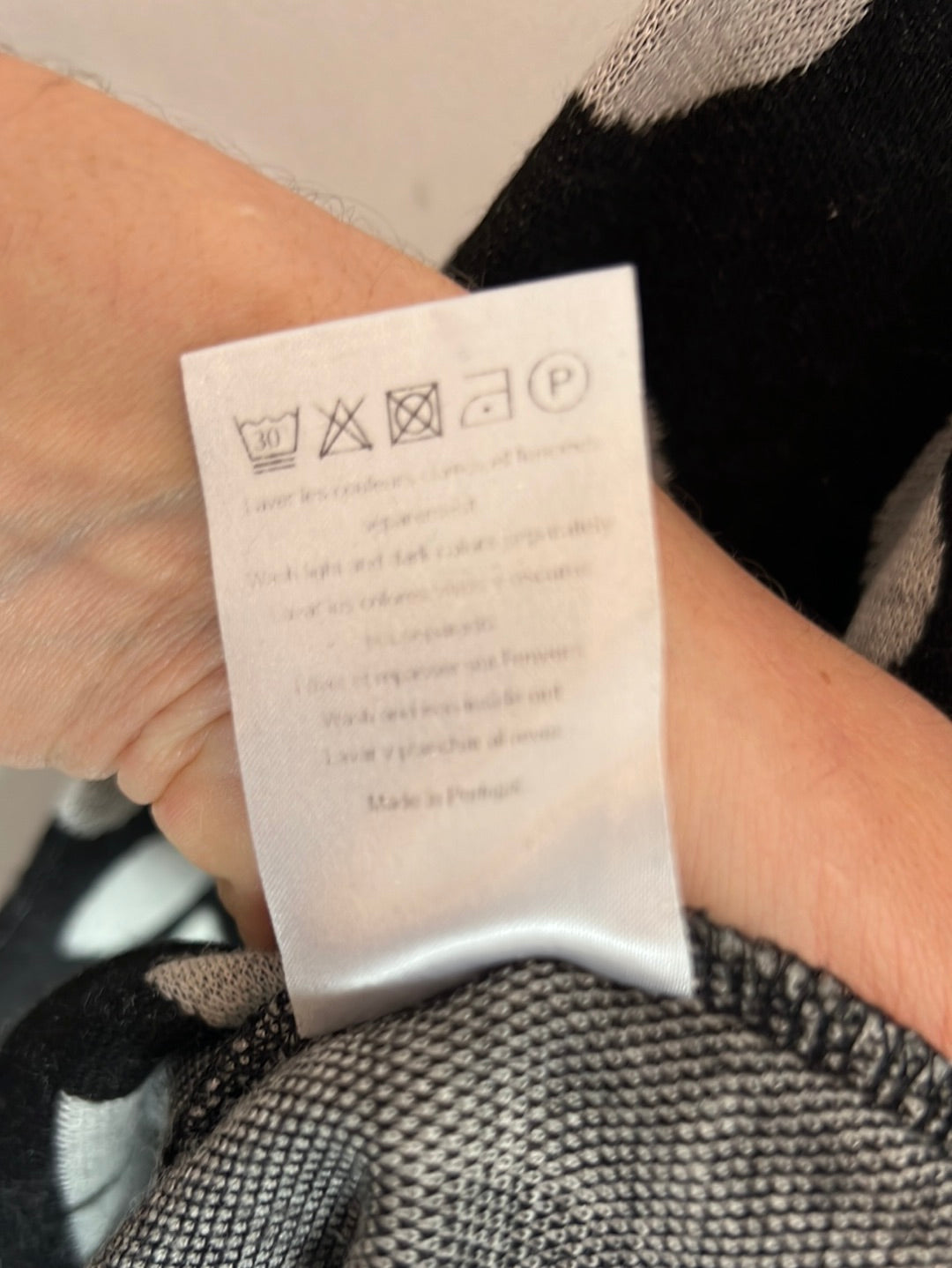 SANDRO. Jersey negro letras. T S