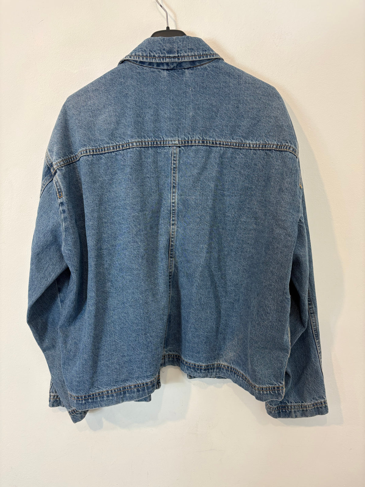 ZARA. Cazadora denim abotonada