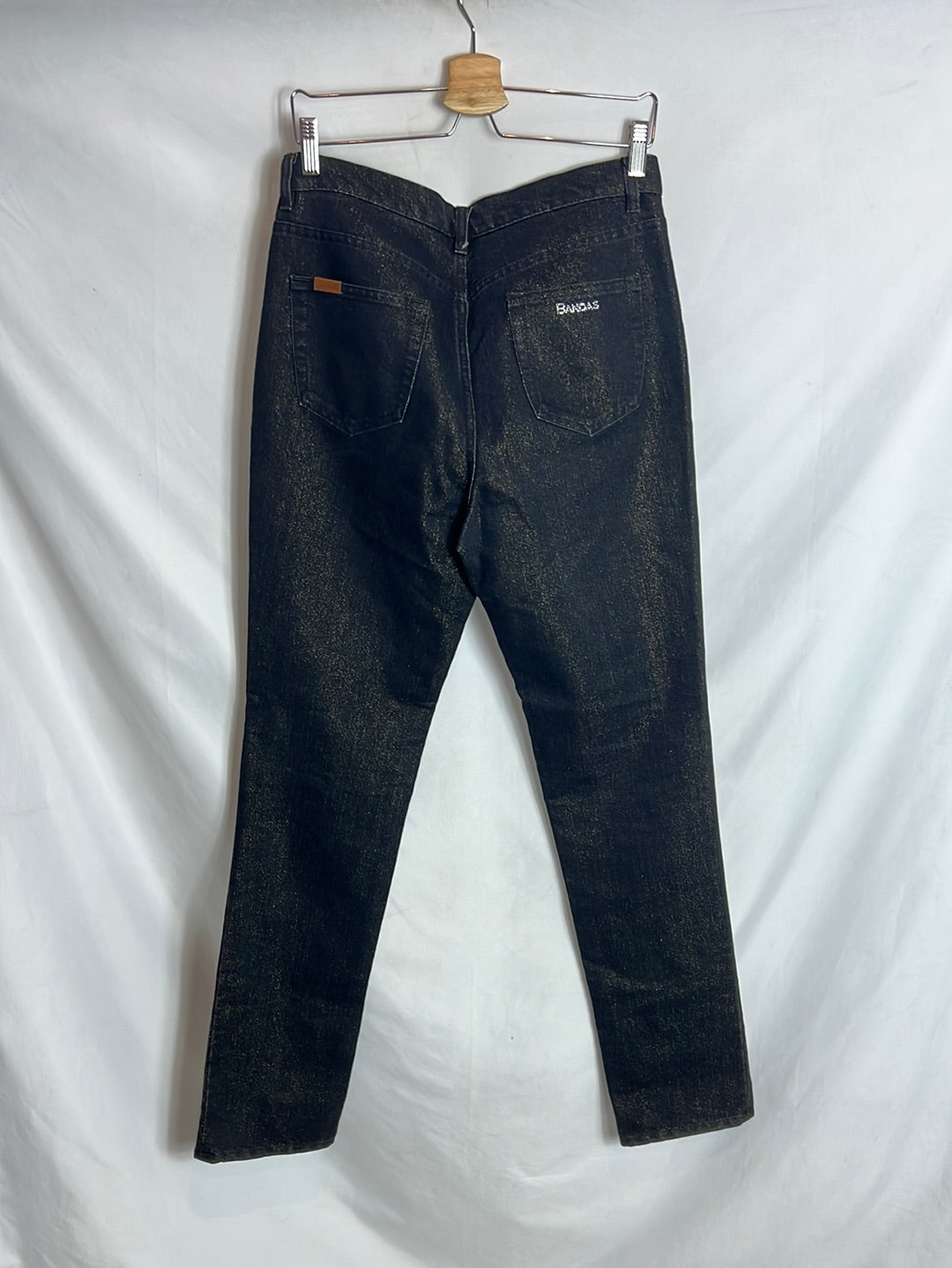 BANDAS ROJAS. Pantalón vaquero oscuro purpurina. T 42