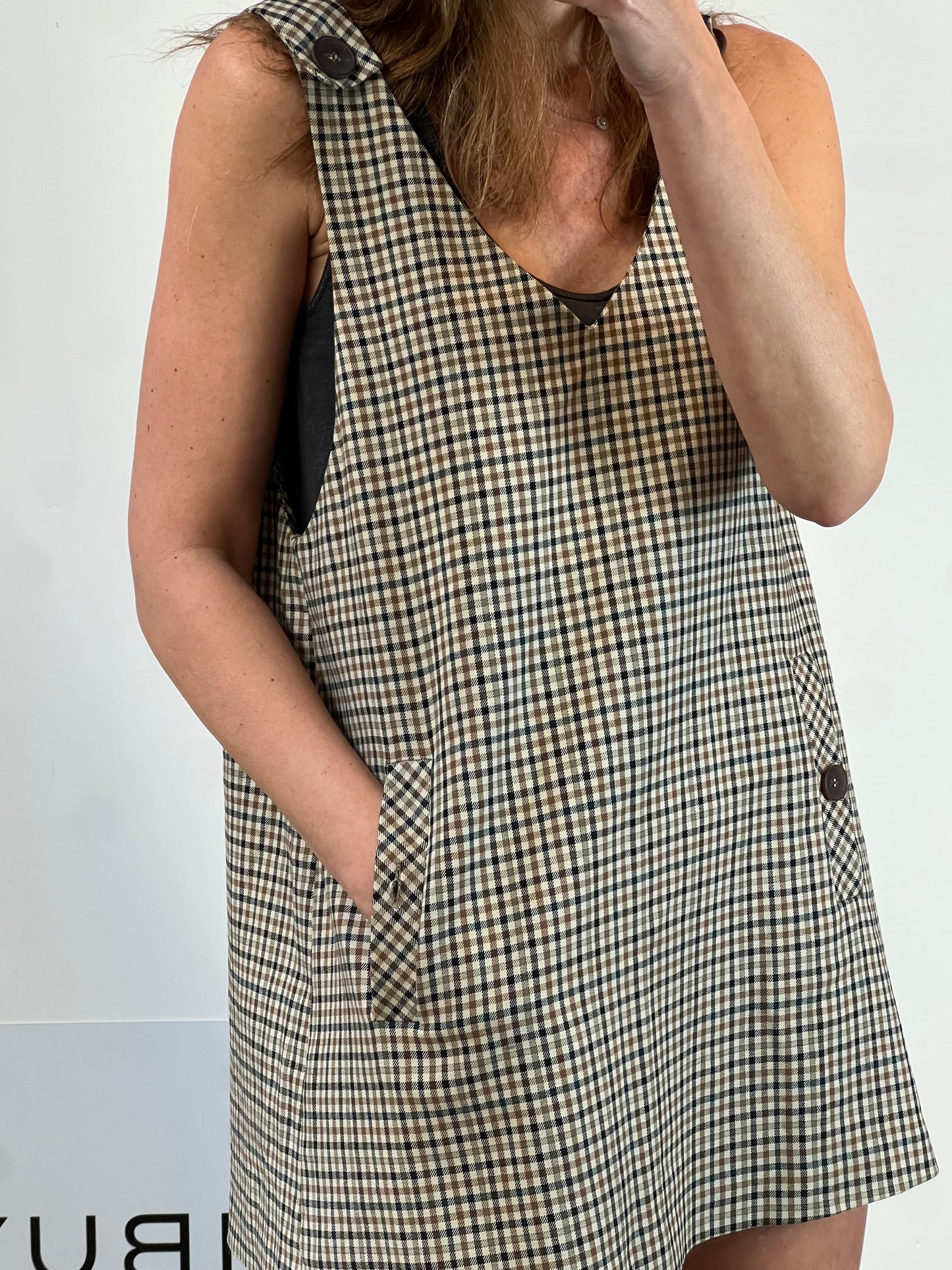 ZARA. Vestido cuadros tonos beiges. T L