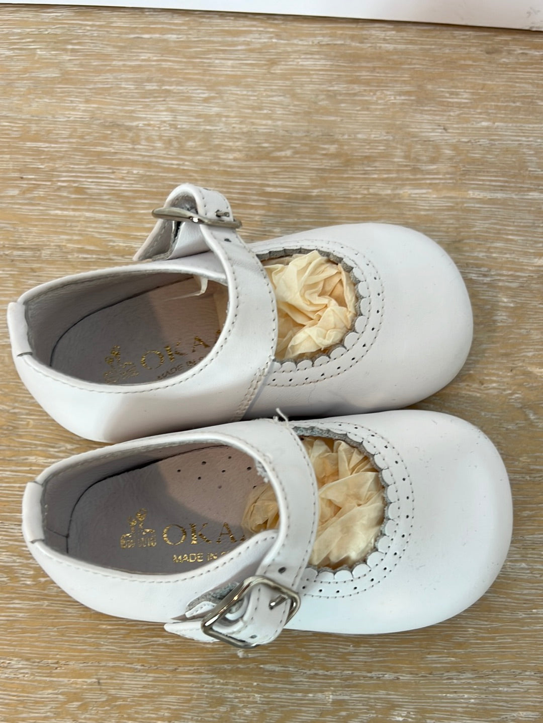 OKAA. Zapatos blanco hebilla T.18