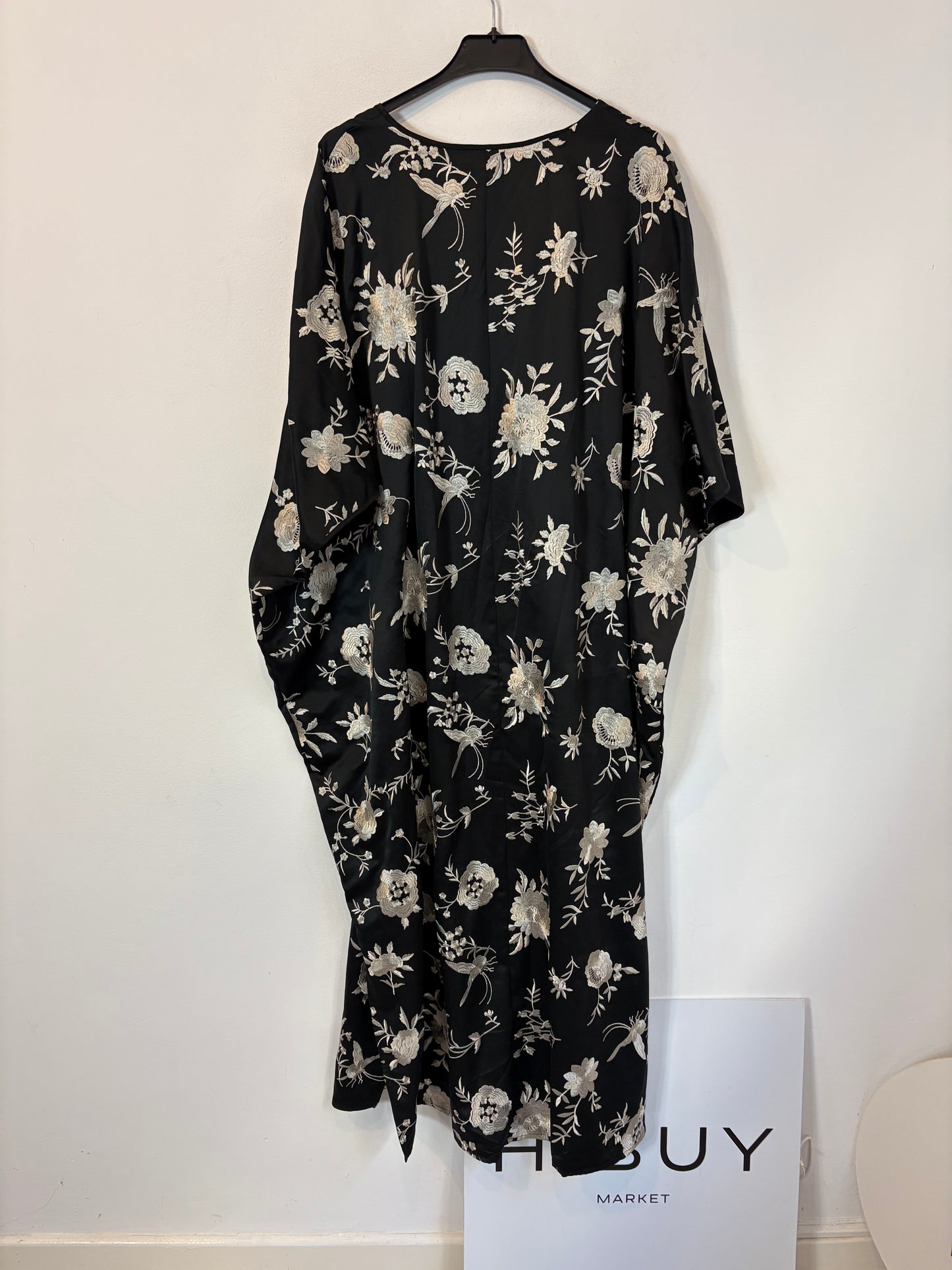 NATORI. Vestido largo bordados