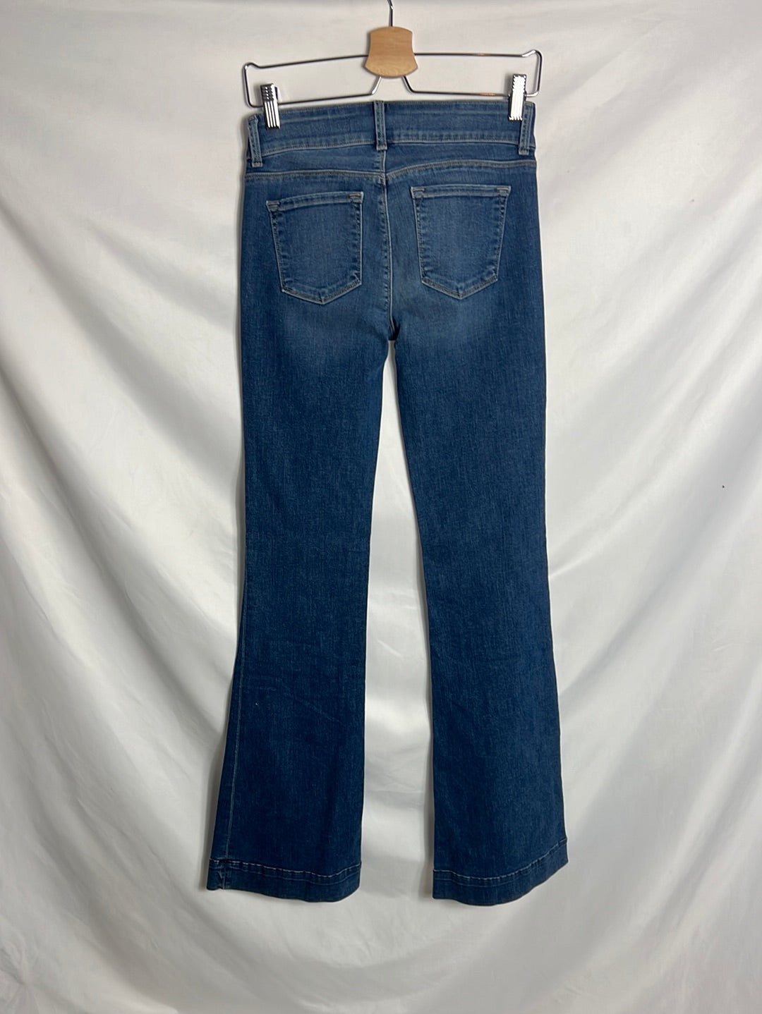 J BRAND. Stretch flared denim. T 27(36)