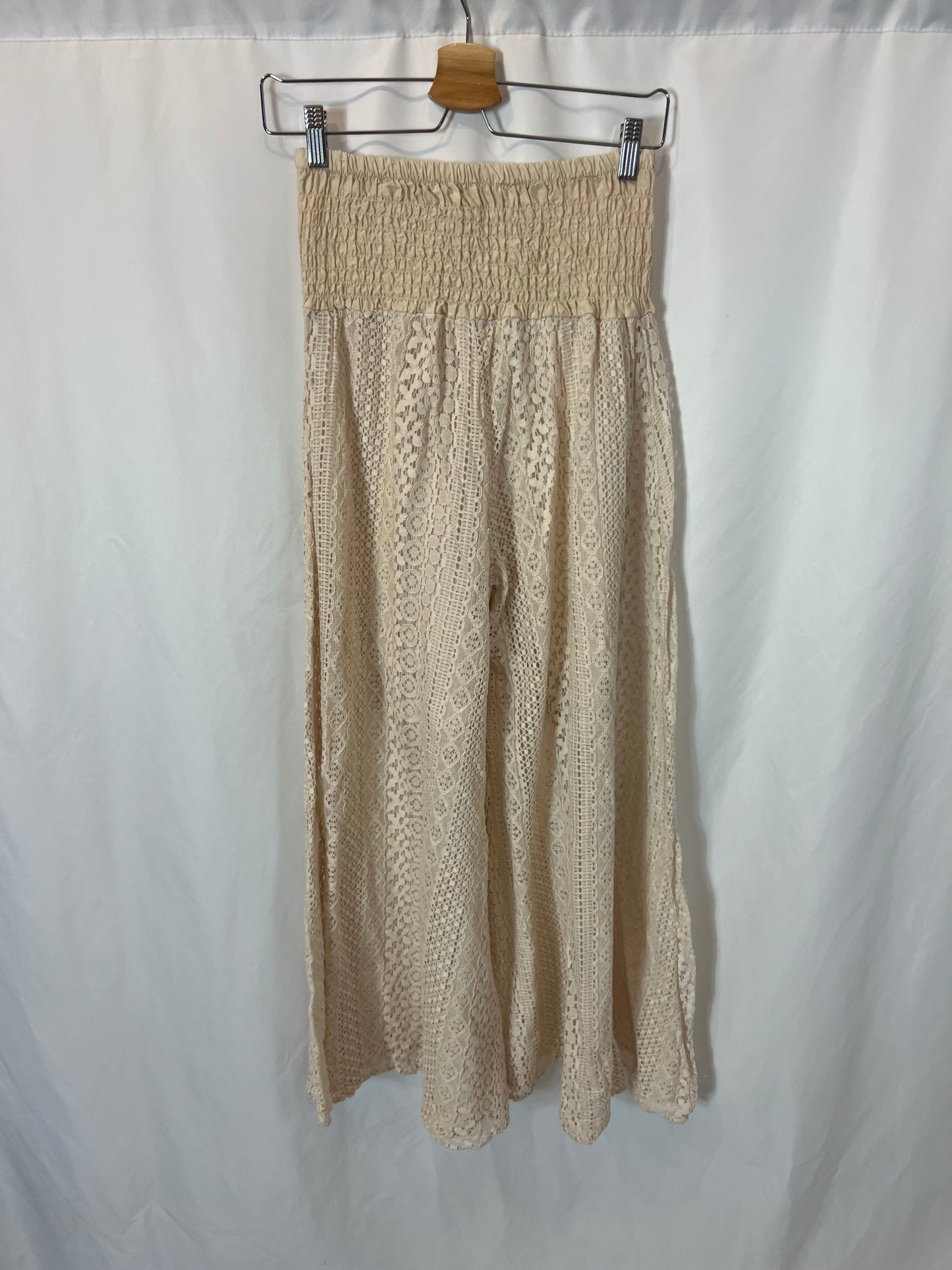 OTRAS. pantalón efecto falda crochet. T S/M