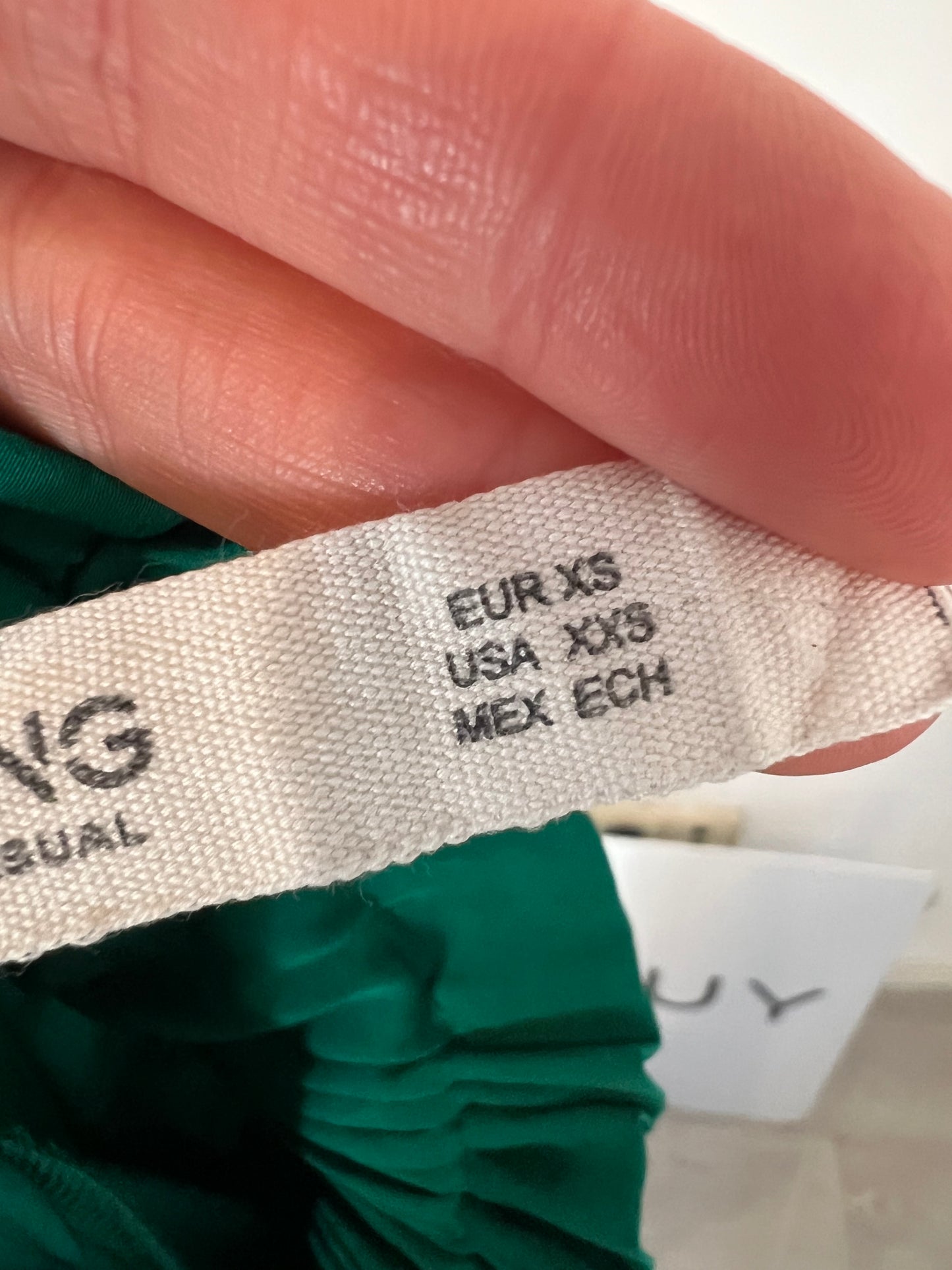 MANGO. Flowy green trousers T.xs