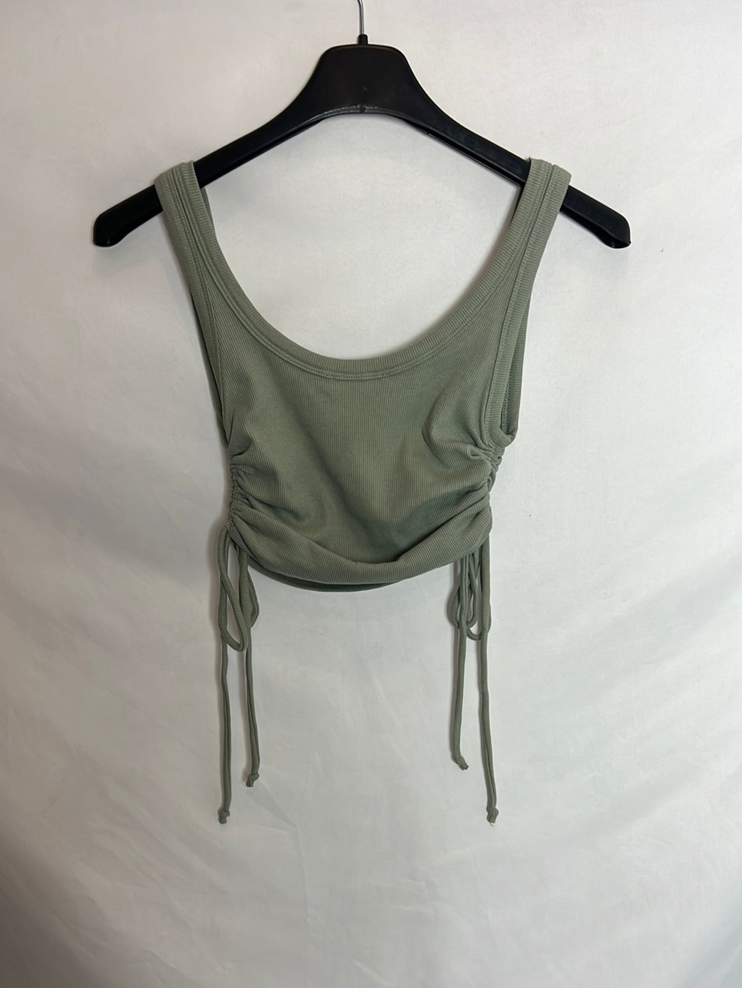 OTRAS. Crop top canalé fruncidos verde. TXS/S