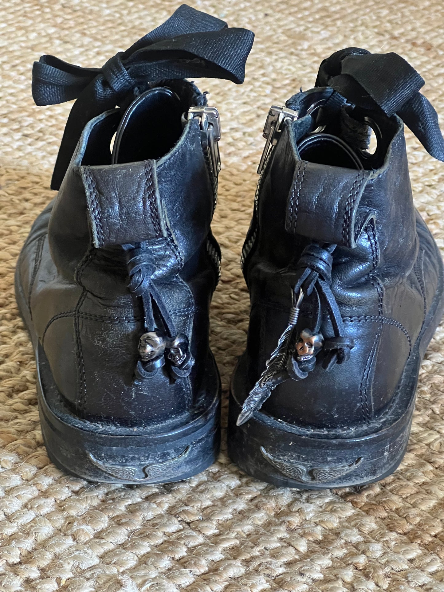 ZADIG&VOLTAIRE. Botas negras cordones T.38