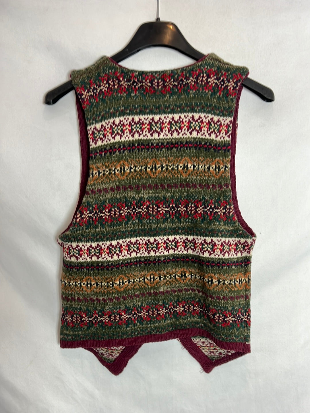 OTRAS. Chaleco greca botones pedrería. T L