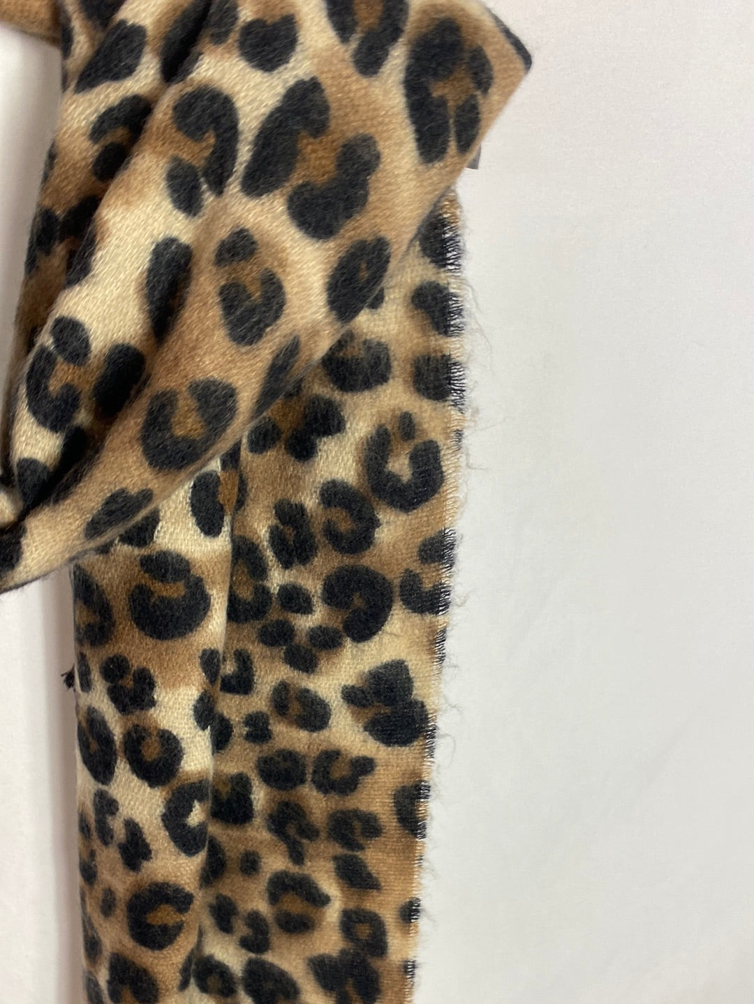 OTRAS. Bufanda animal print