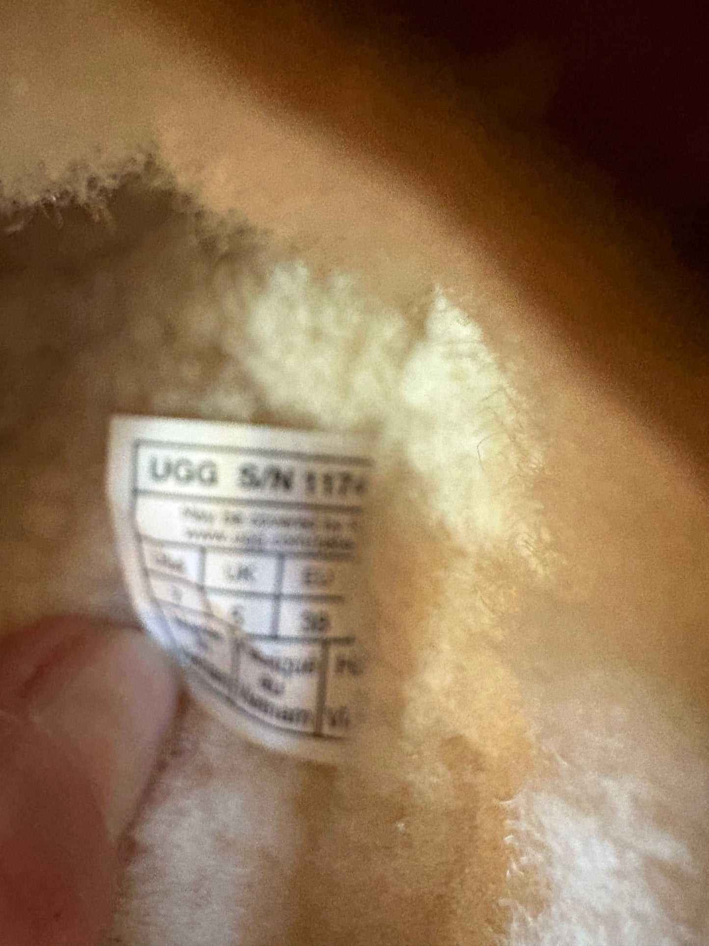 UGG Tazz. Zuecos borreguito