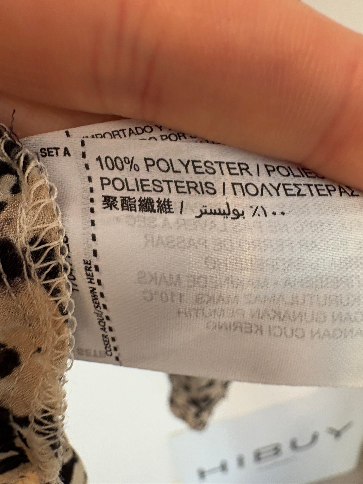 MANGO. Blusa estampado cuello volante