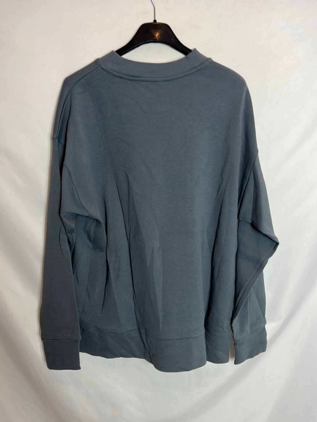 OTHERS. Light blue sweatshirt. TM/L
