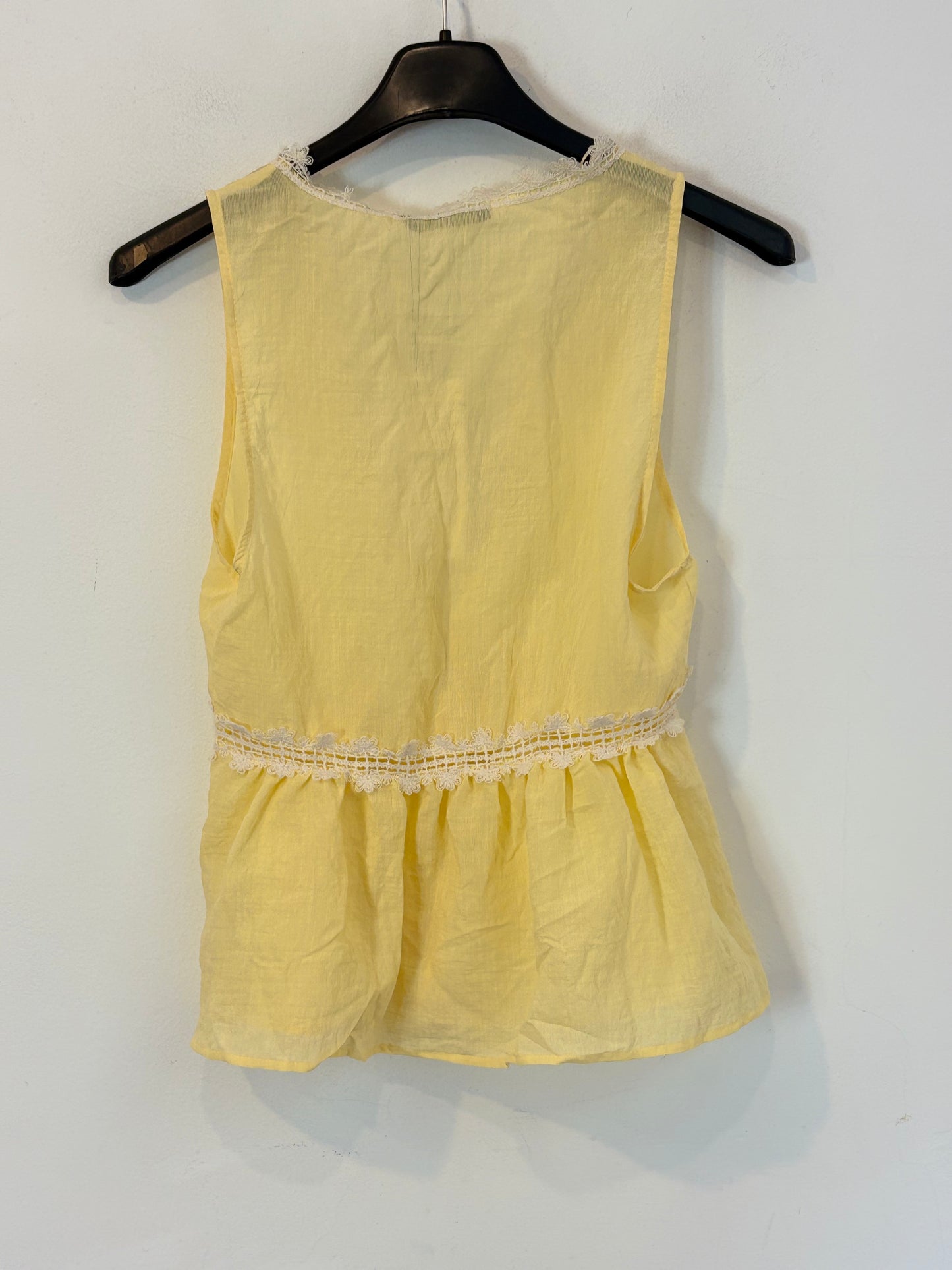 ZARA. Top amarillo pastel textura