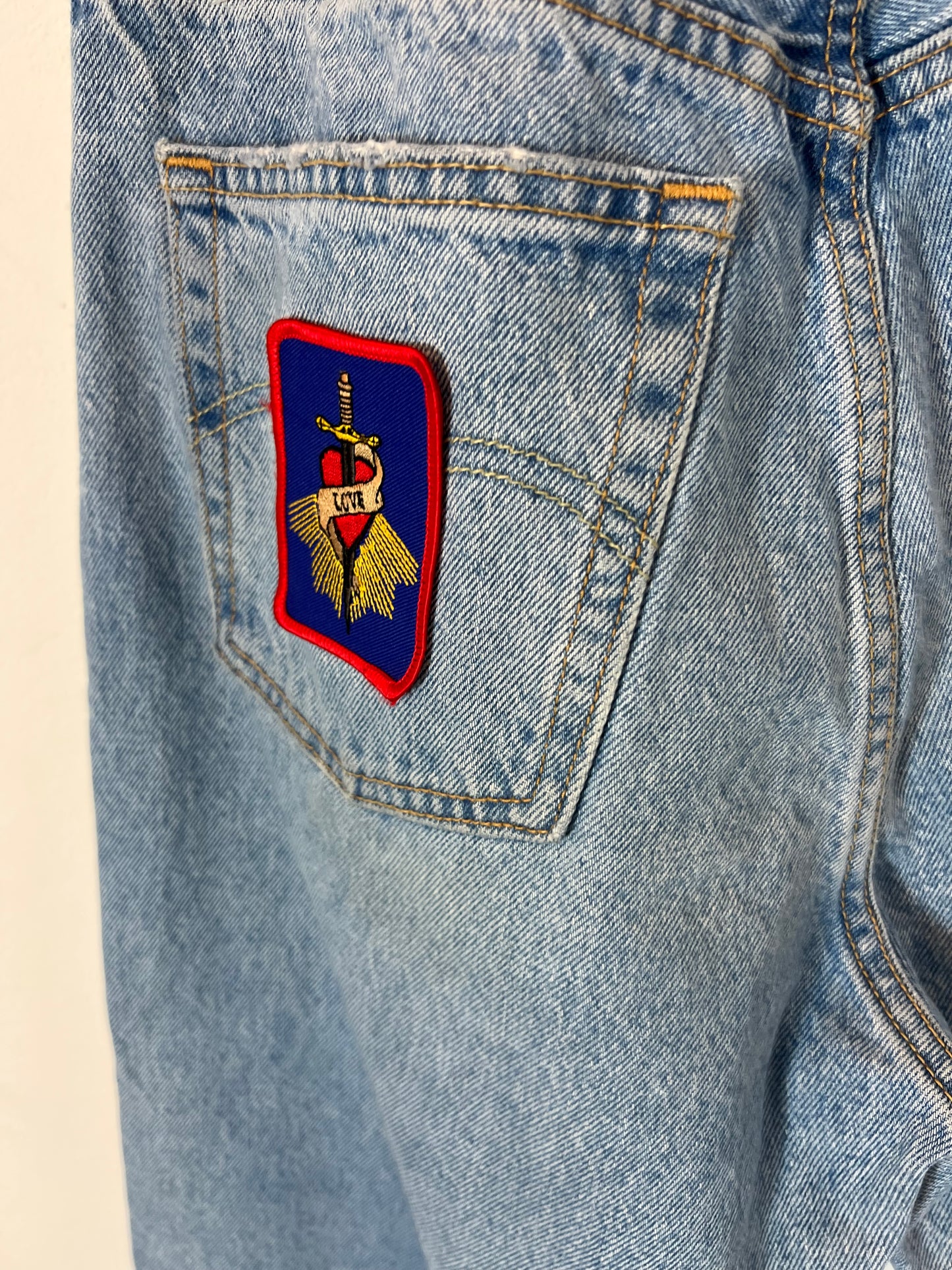 LEVI'S. Wide-leg ripped denim pants, size 42