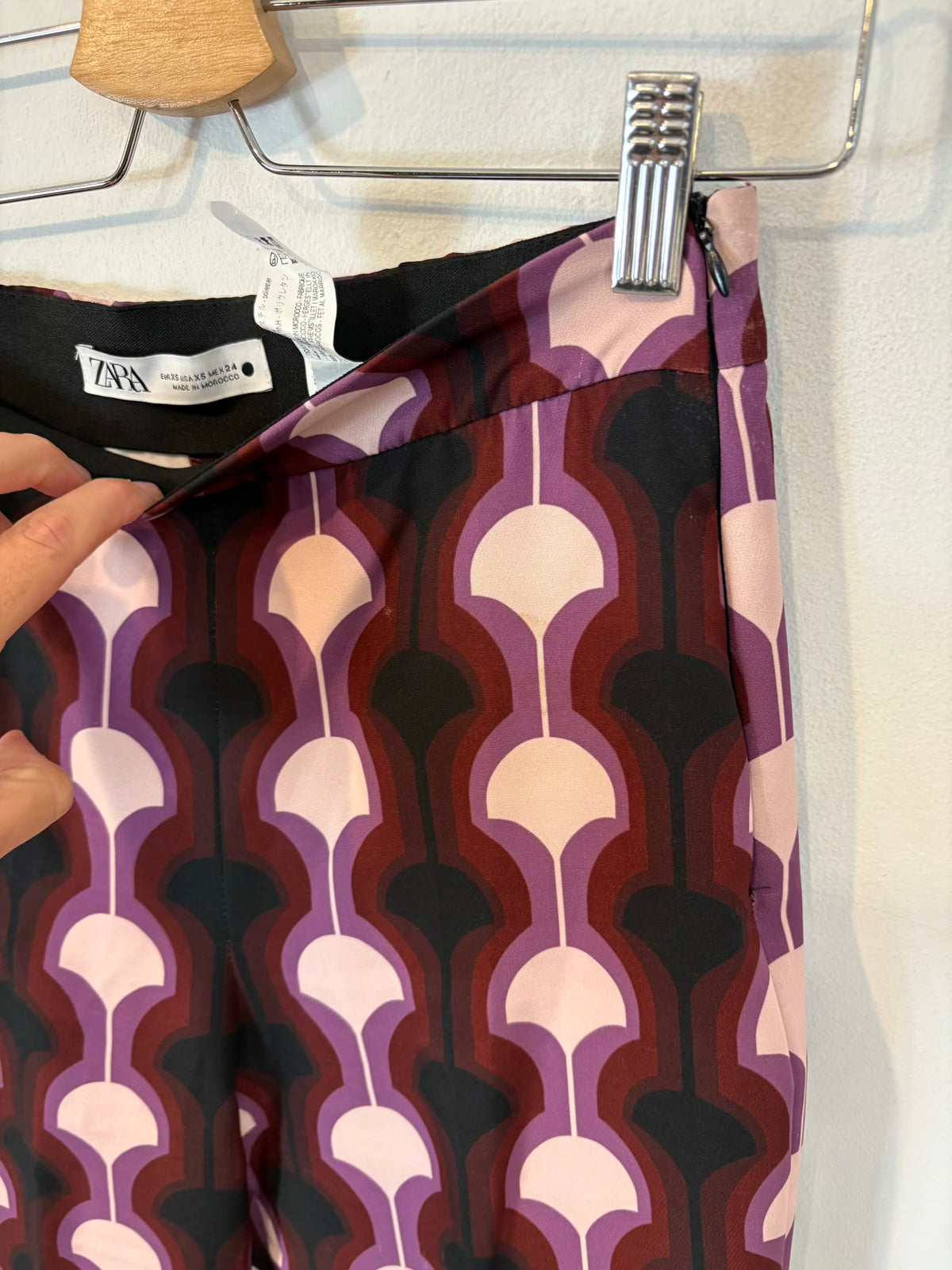 ZARA. Total look estampado retro