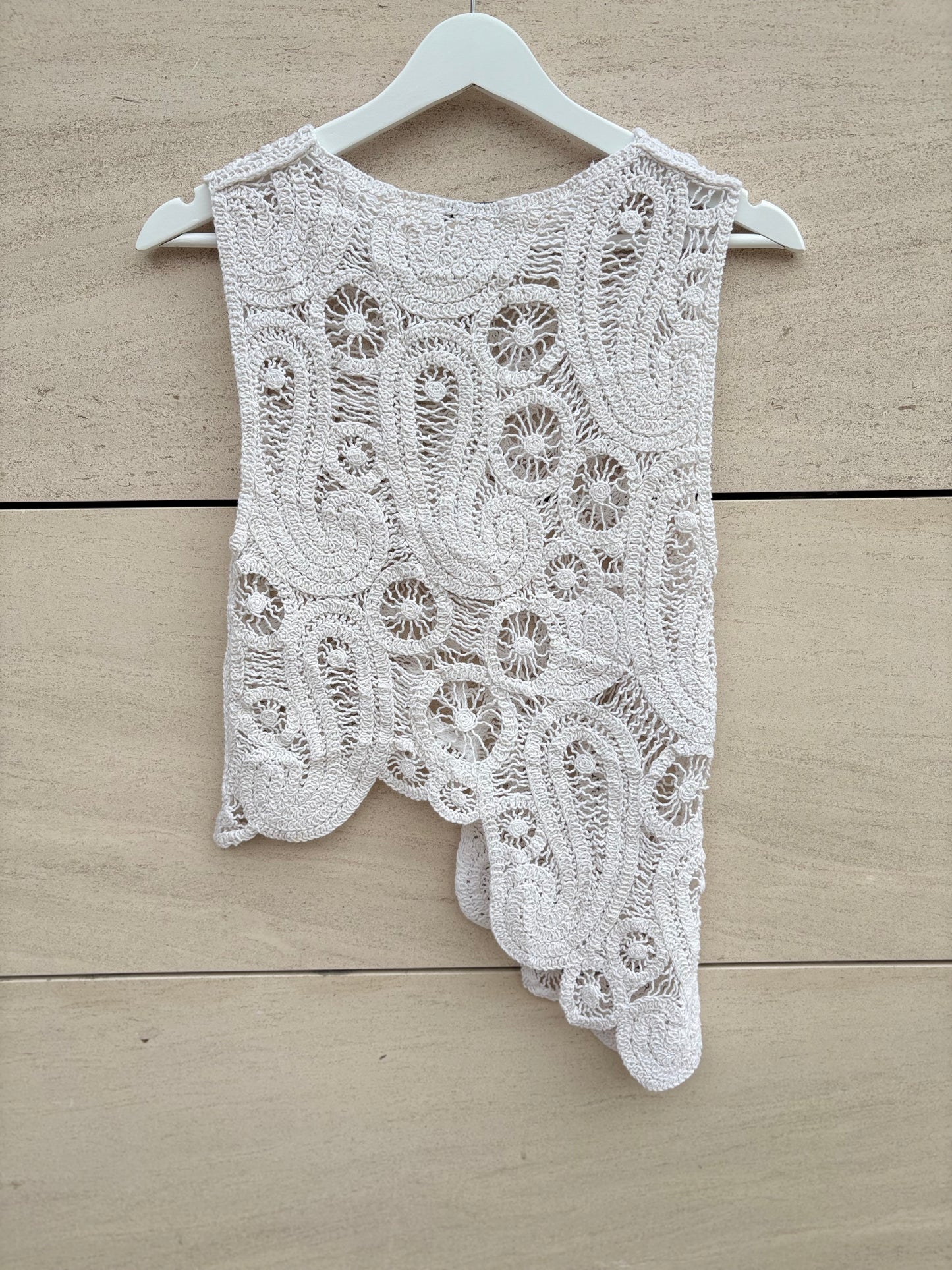 ZARA. Top crochet asimétrico