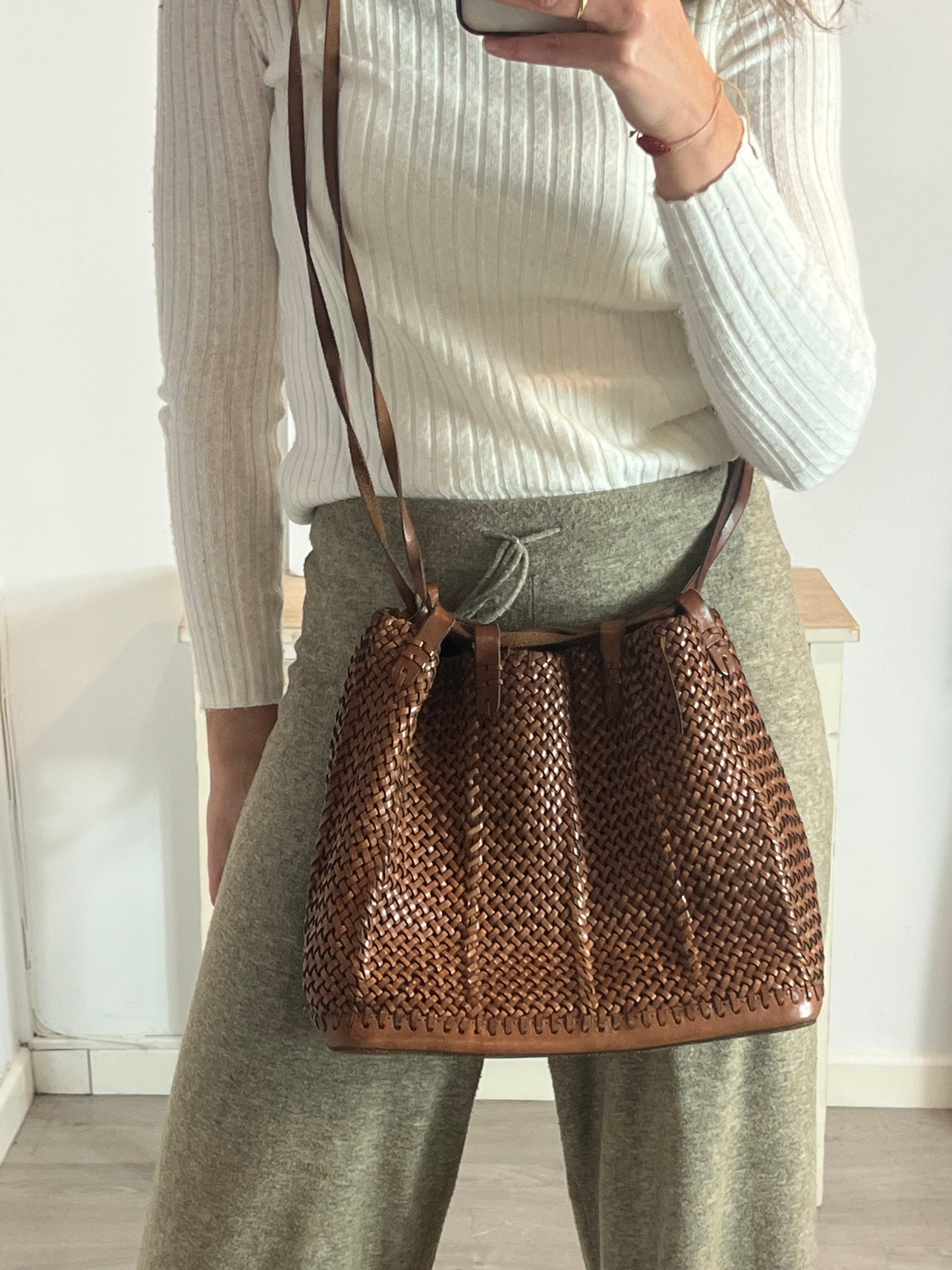 MASSIMO DUTTI. Bolso shopper trenzado piel