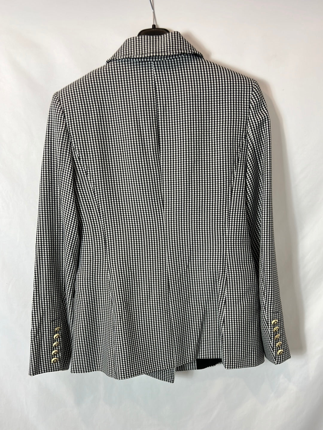 STUDIO F. Blazer pata de gallo botones dorados. T 36