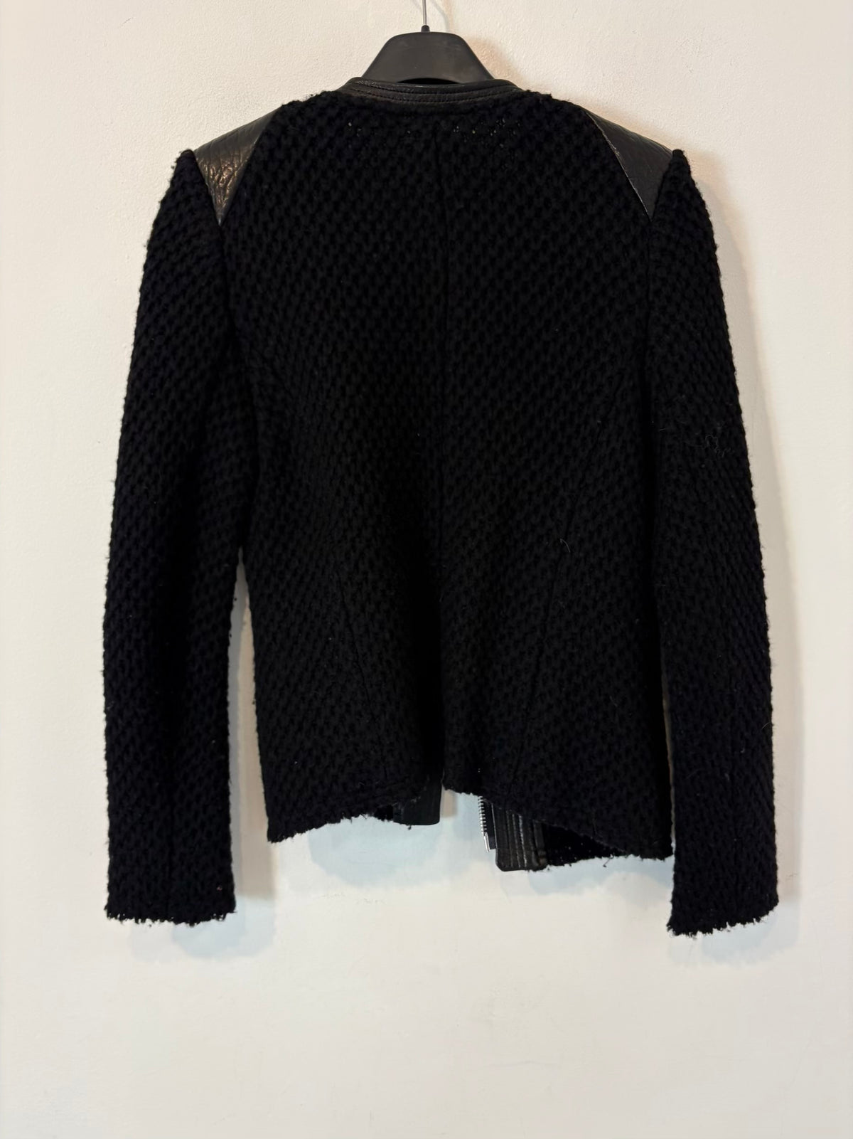 IRO. Chaqueta negra lana y piel
