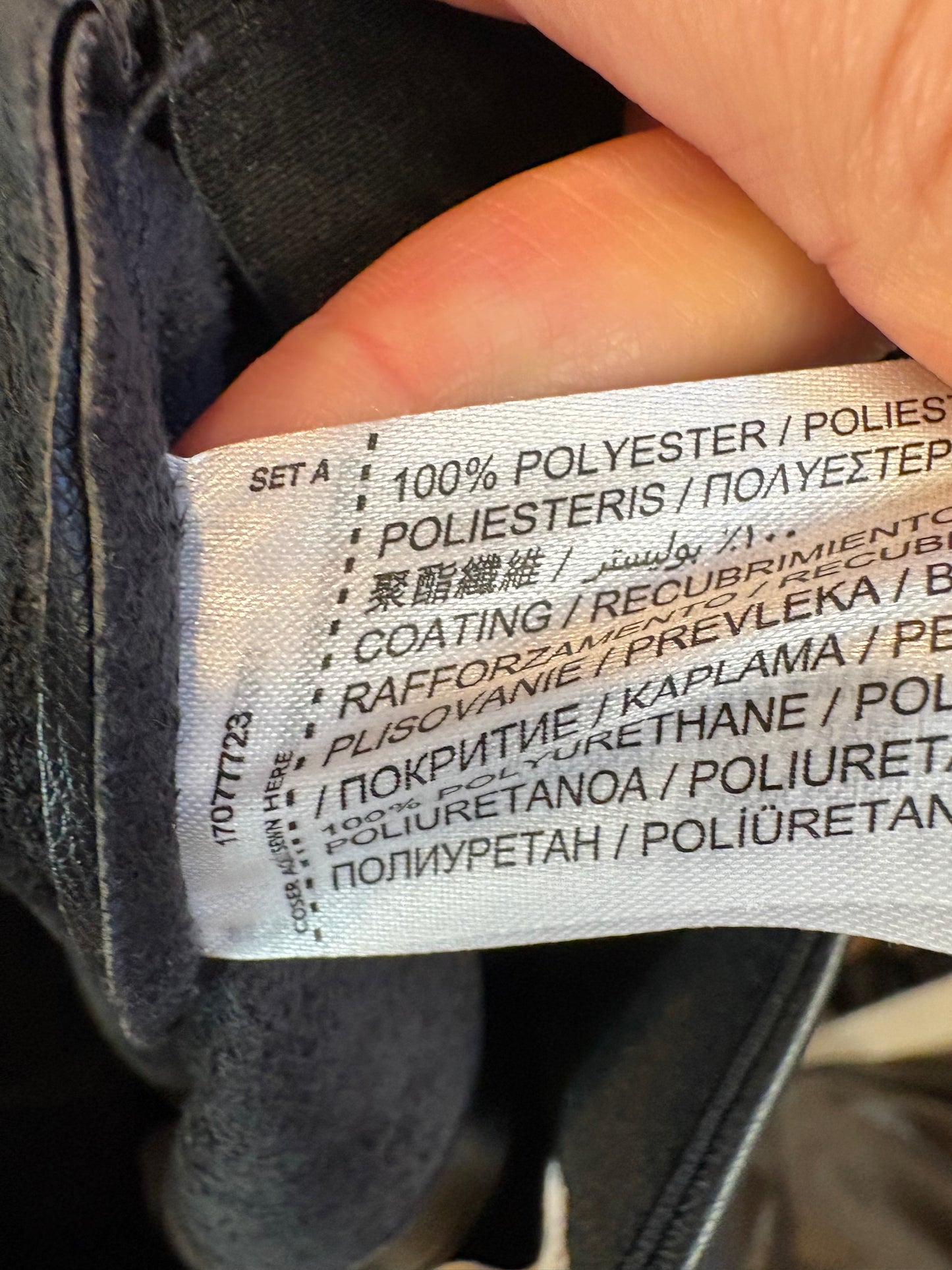 MANGO. Pantalón efecto piel abertura