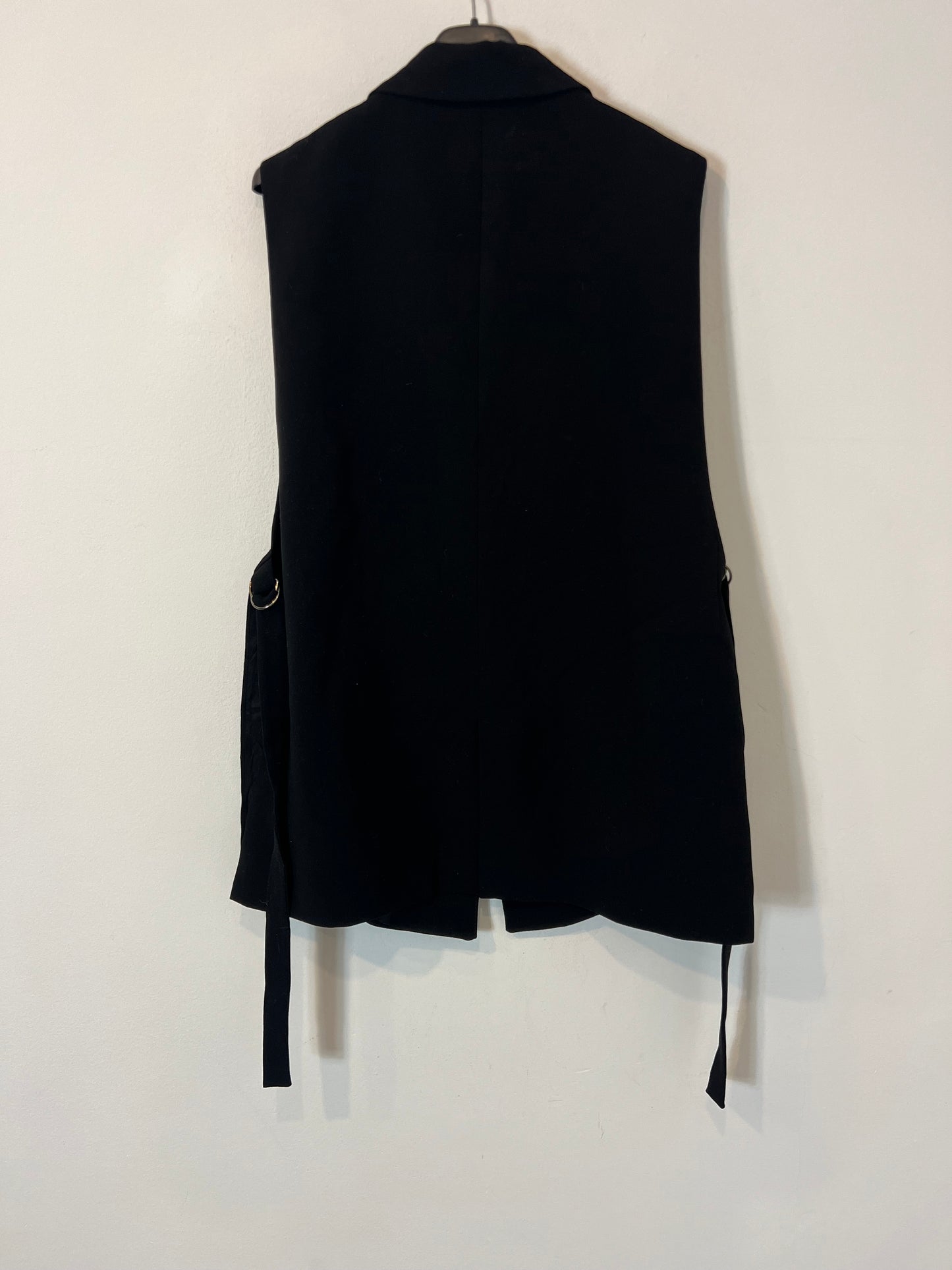 ZARA. Chaleco negro aberturas T.m