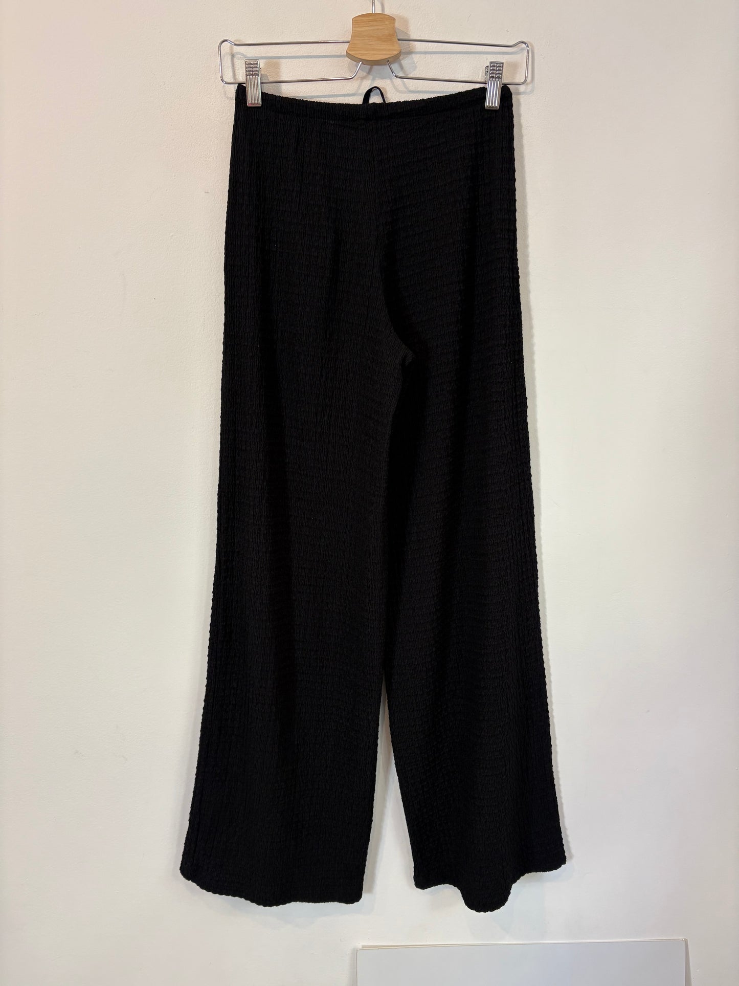 ZARA. Conjunto negro fruncidos. T S