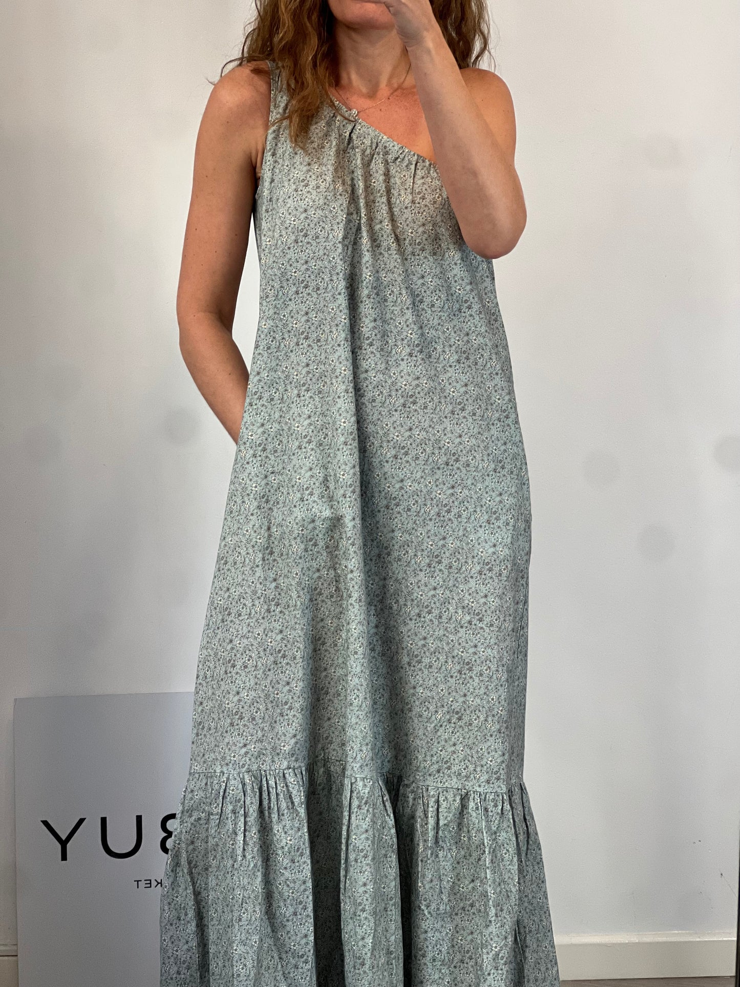 JULISE MAGON. Vestido largo asimétrico flores mini. TU (S/M)