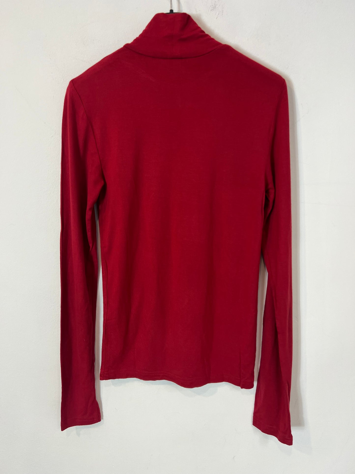 STRADIAVARIUS. Top rojo cuello alto T.s