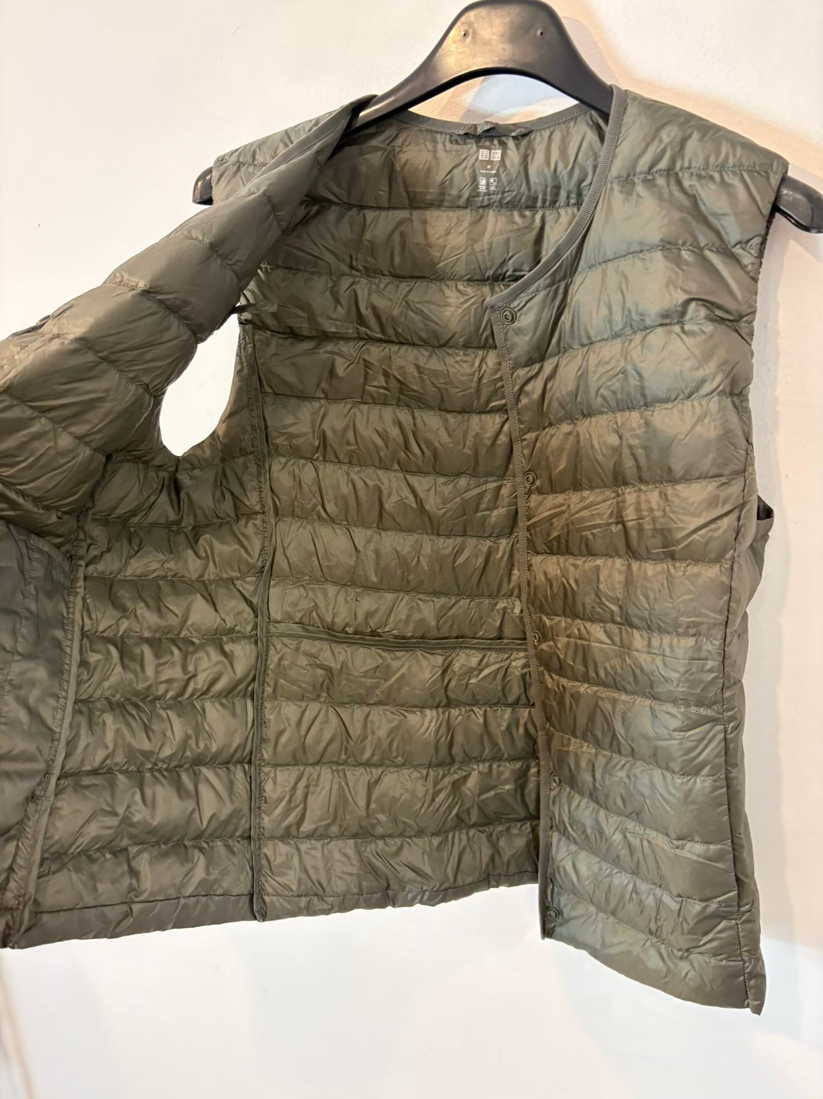 UNIQLO. Chaleco verde ultra ligero