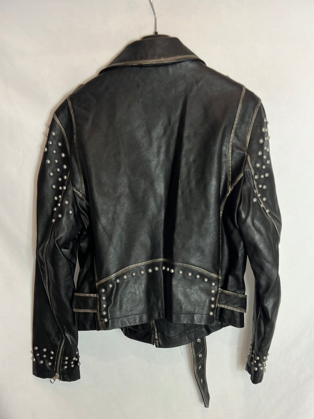 ZARA. Chaqueta estilo biker tachuelas. T L