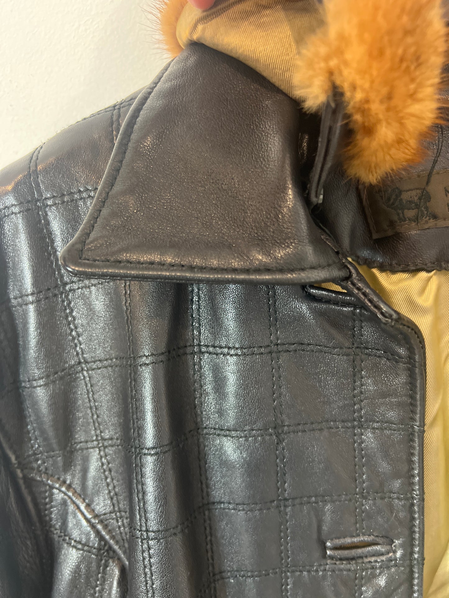 MONREAL Y MERCADER. Vintage leather jacket with mink fur collar, size 38.