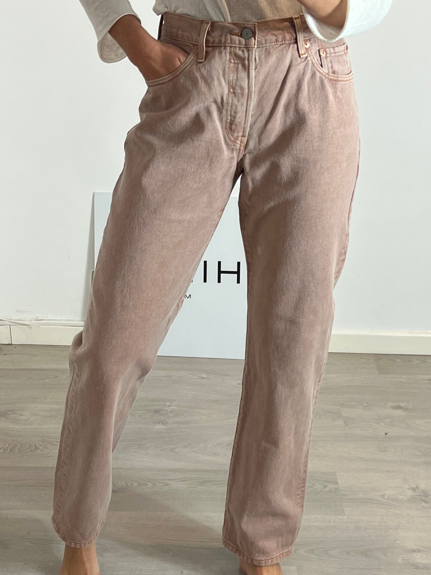 LEVI'S. Pantalón denim rosa T.40