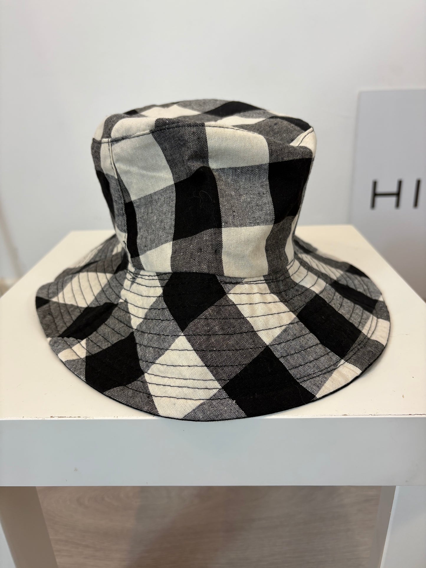 OTRAS. Bucket cuadros reversible