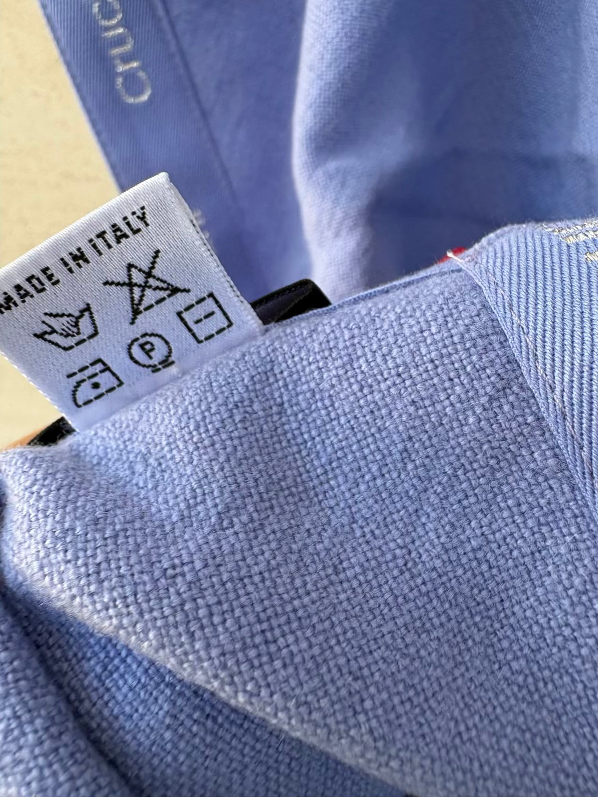 CRUCIANI. Bufanda 100% cashmere azul claro logo