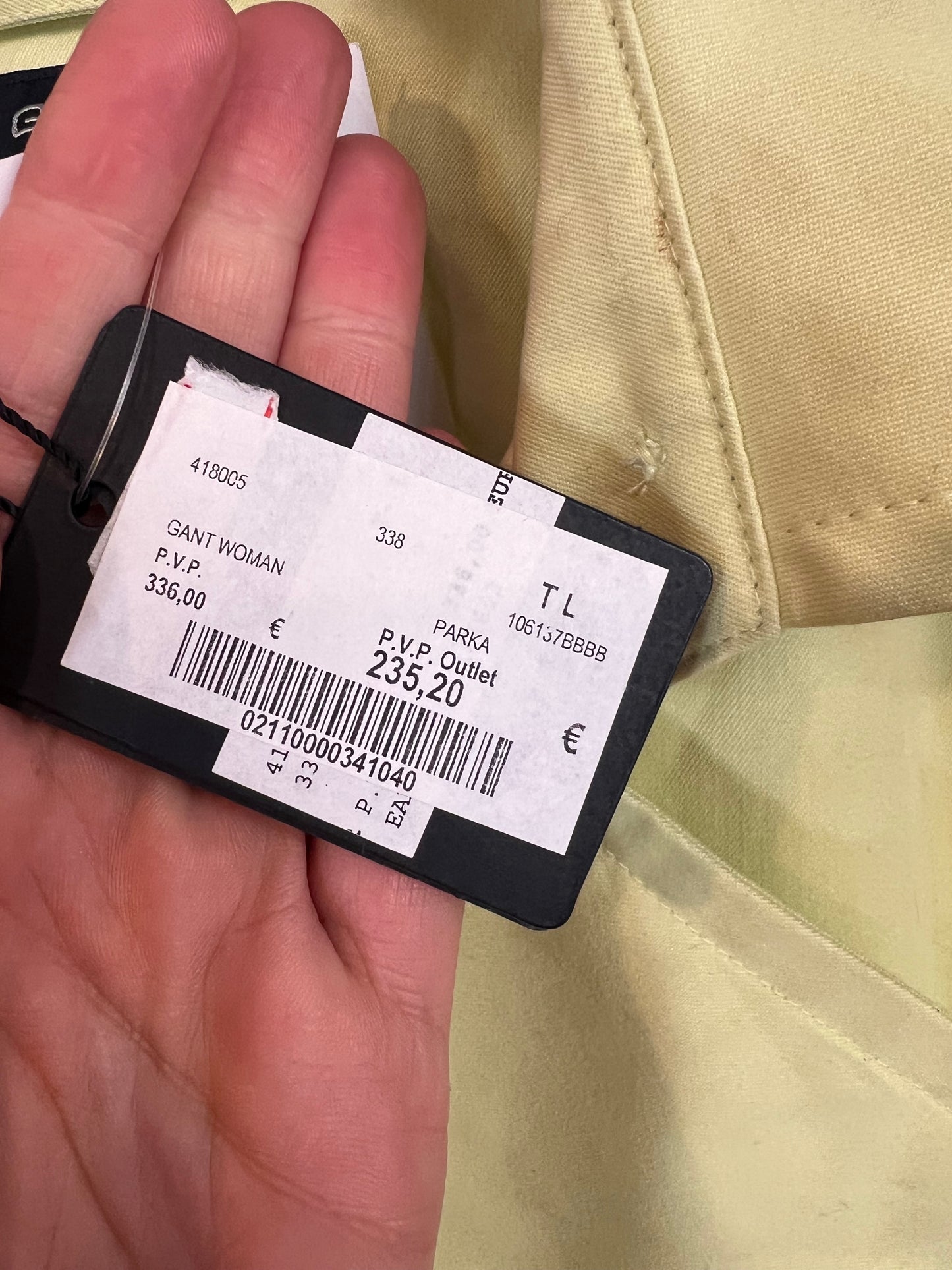 GANT. Gabardina corta verde luna. T L