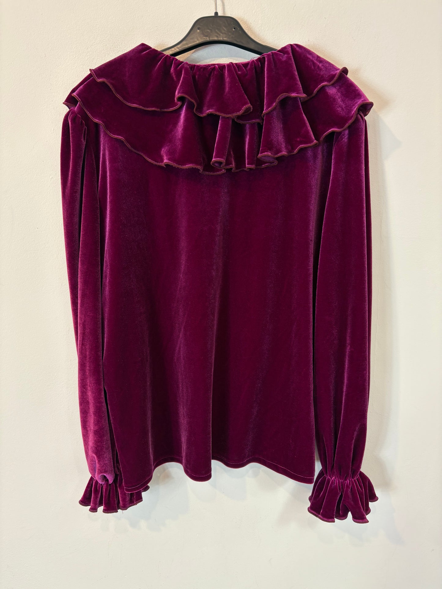MAQUIS&CO. Burgundy velvet blouse with ruffles (m/l)