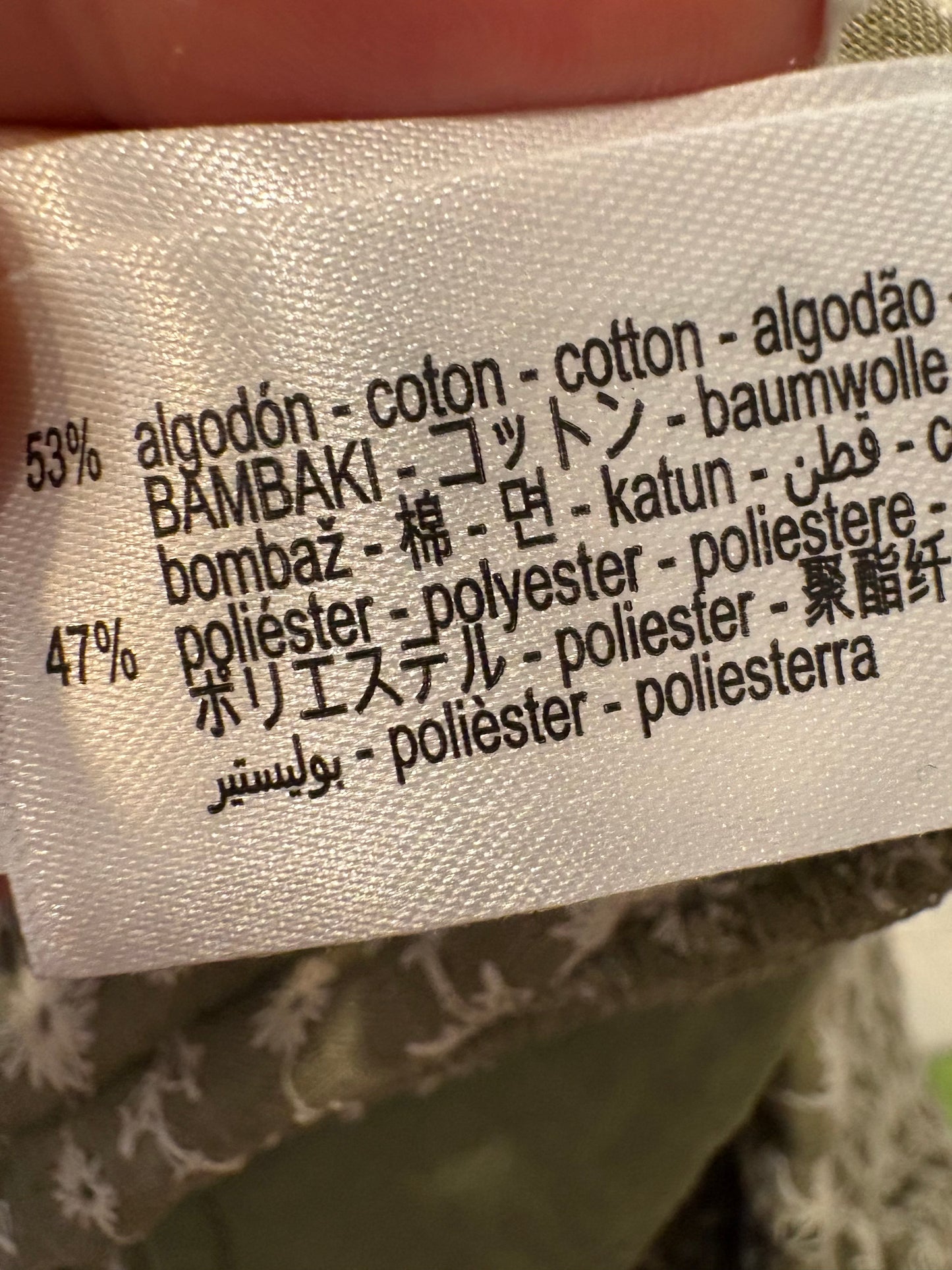 ZARA. Green shorts with embroidered flowers Ts