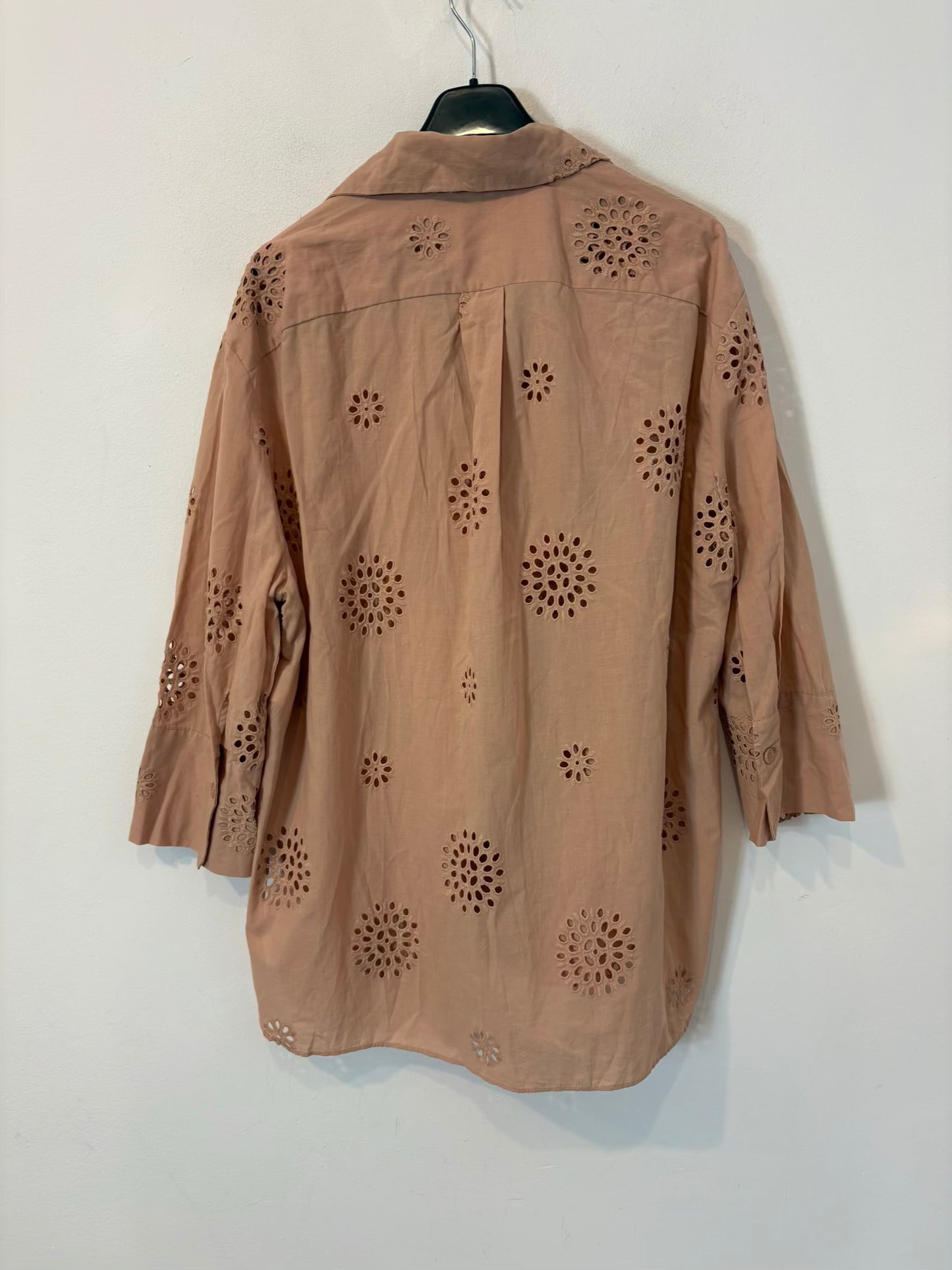 ZARA. Blusa rosa empolvado bordados