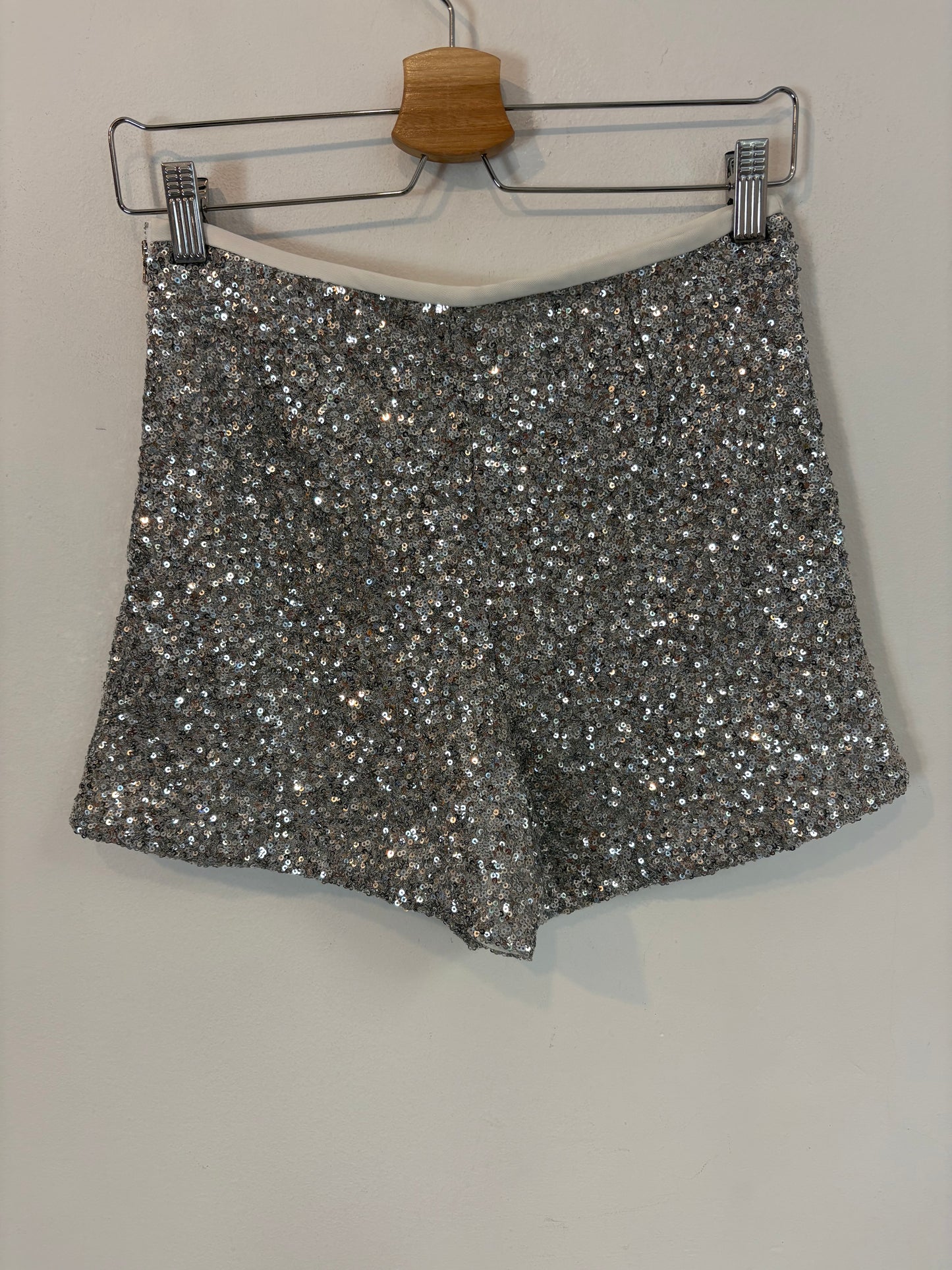ZARA. Pantalón corto lentejuelas. T S