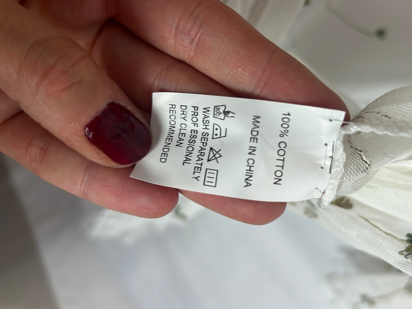 OTRAS. Top anudado transparente bordados. T S/M