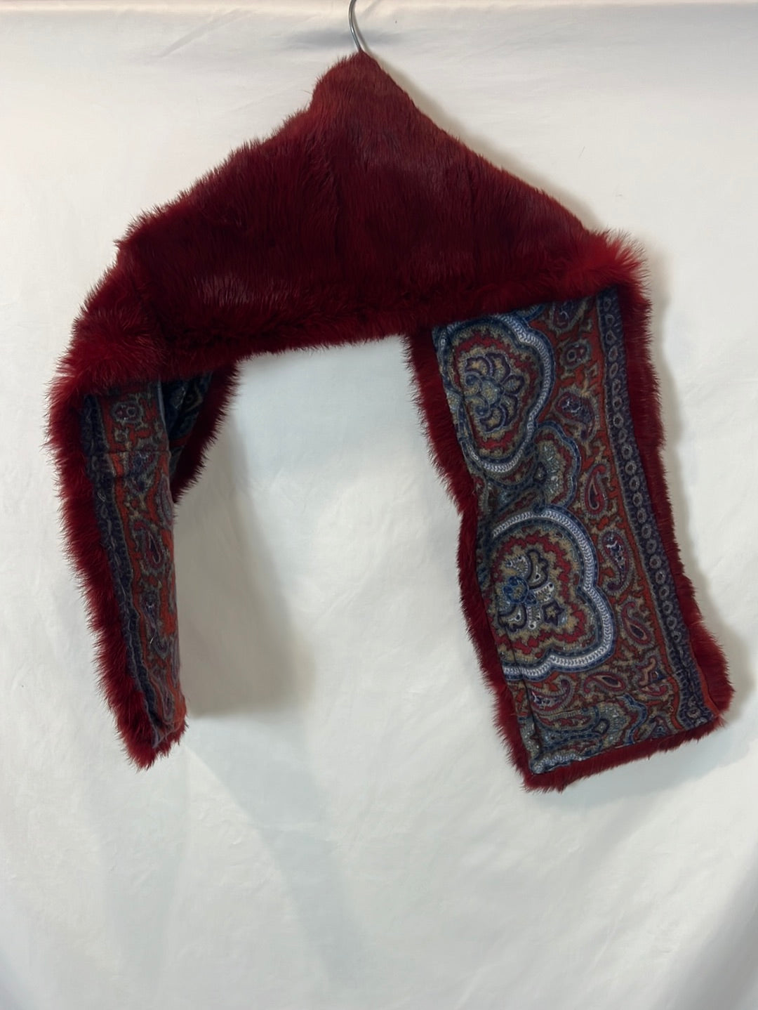 OTRAS. Bufanda pelo burdeos