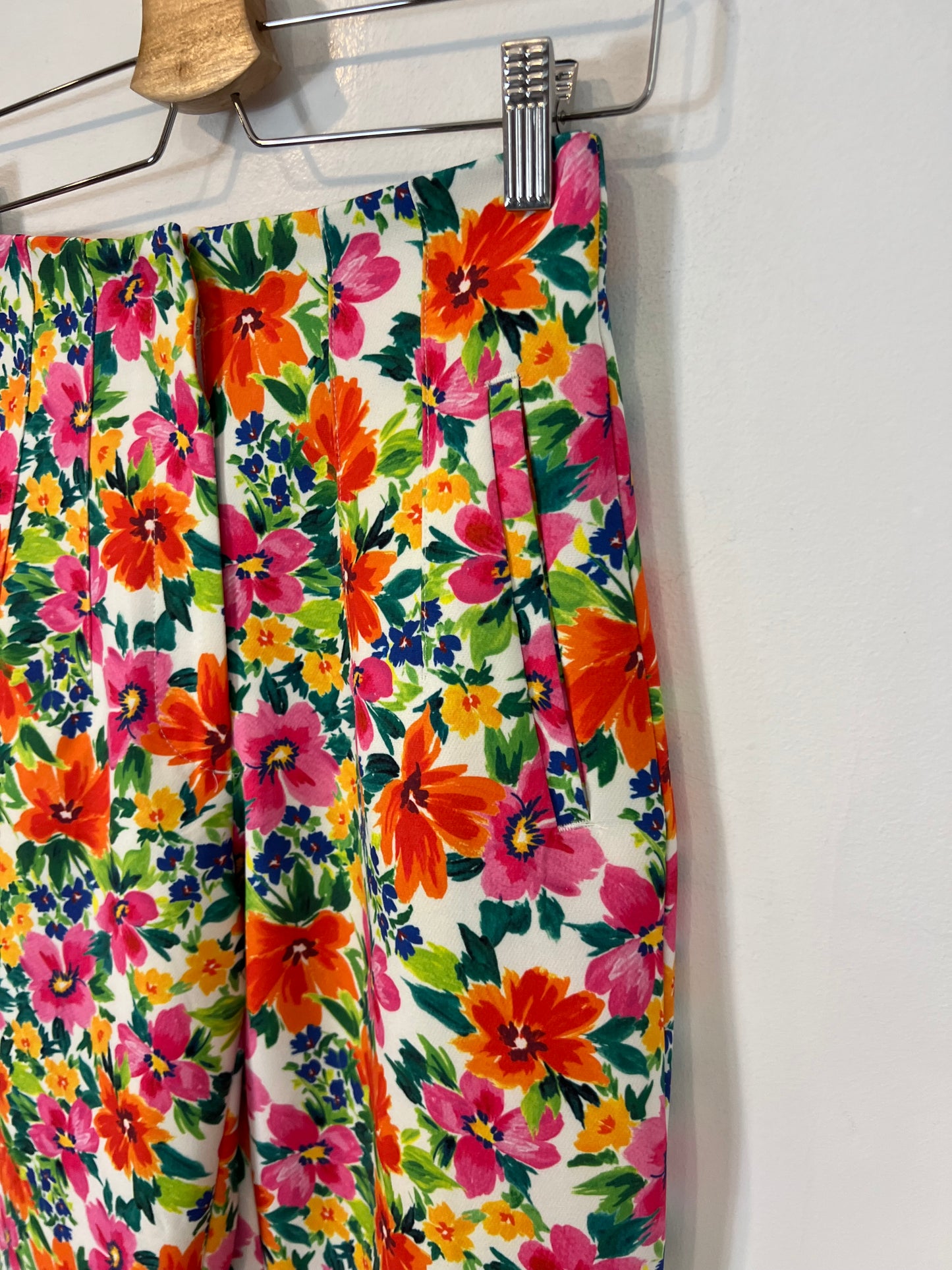 ZARA. Floral pleated trousers. TS